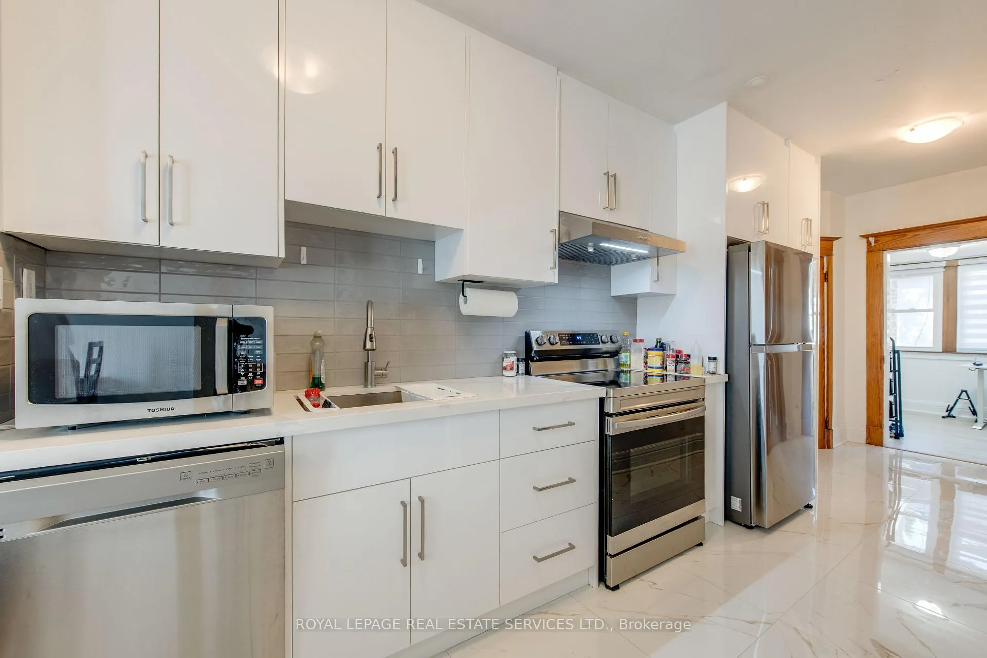 Photo 11 of Unit 2, 18 Shorncliffe Avenue, Toronto, Forest Hill South — HOMEH