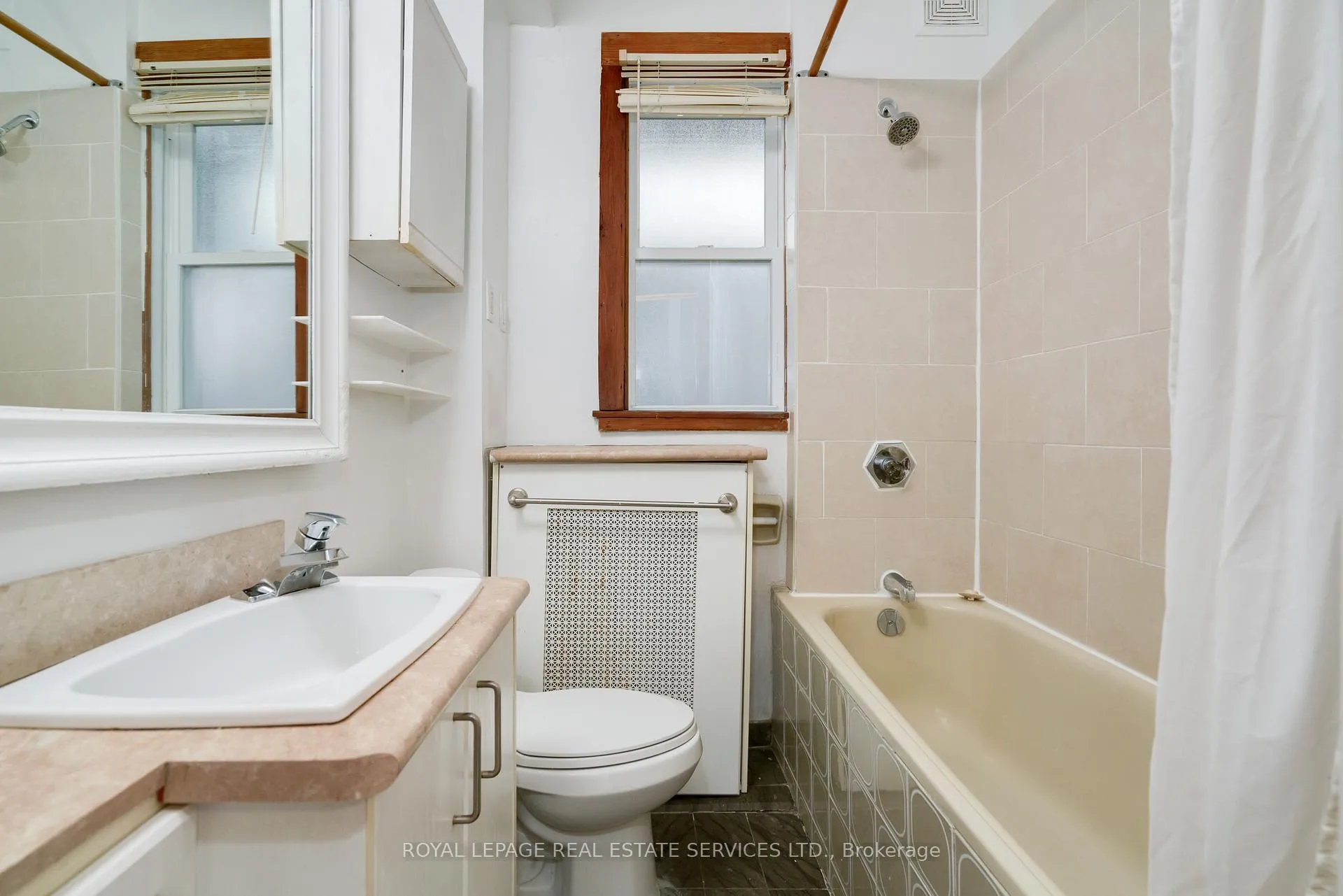 Photo 16 of Unit 2, 18 Shorncliffe Avenue, Toronto, Forest Hill South — HOMEH