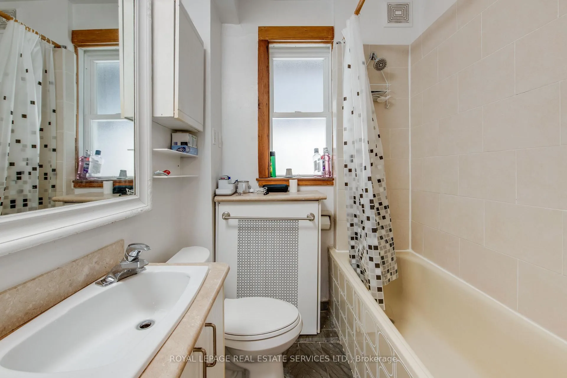 Photo 17 of Unit 2, 18 Shorncliffe Avenue, Toronto, Forest Hill South — HOMEH