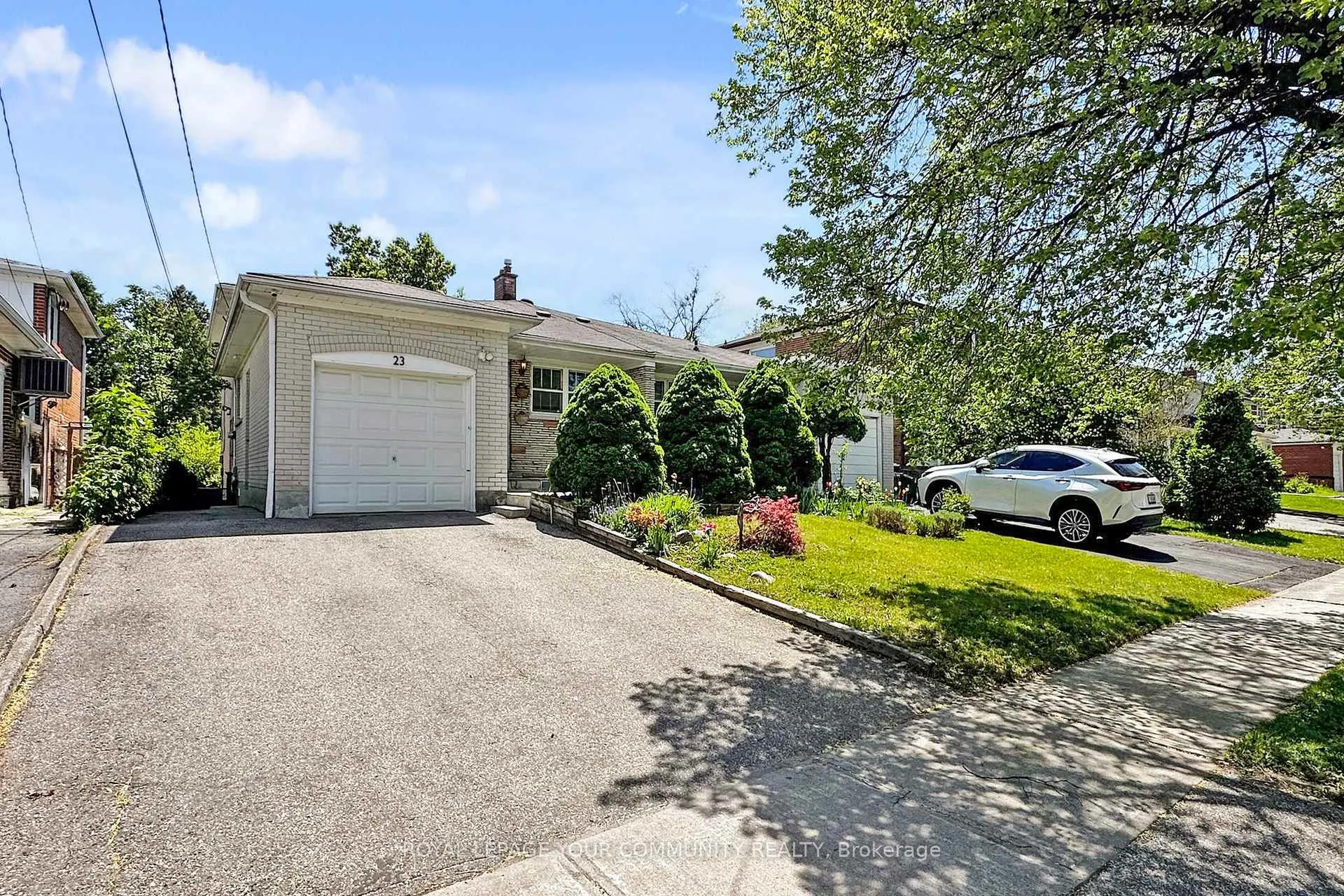 Photo 2 of Unit Upper, 23 Fontainbleau Drive, North York, Newtonbrook West — HOMEH