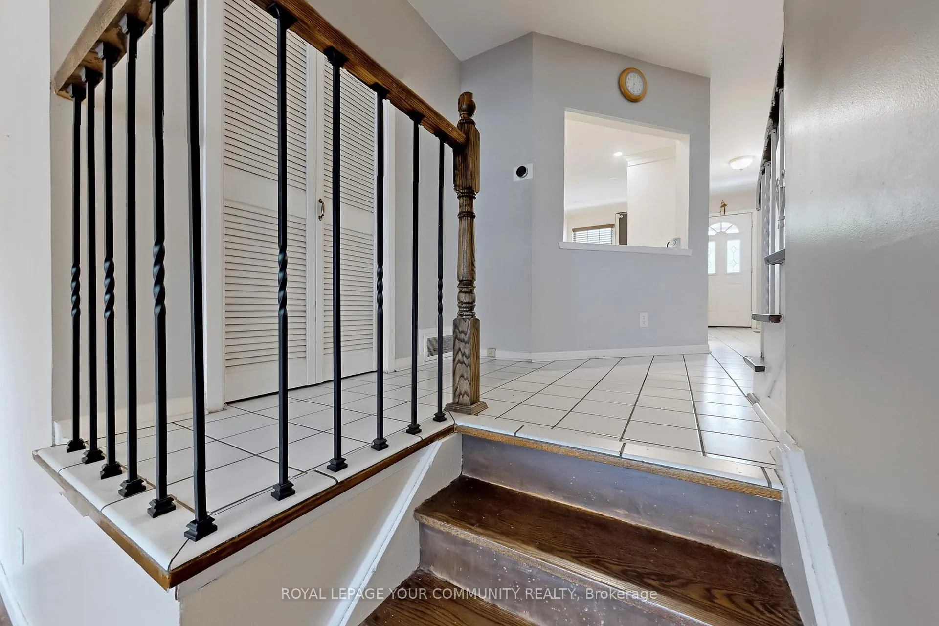 Photo 9 of Unit Upper, 23 Fontainbleau Drive, North York, Newtonbrook West — HOMEH