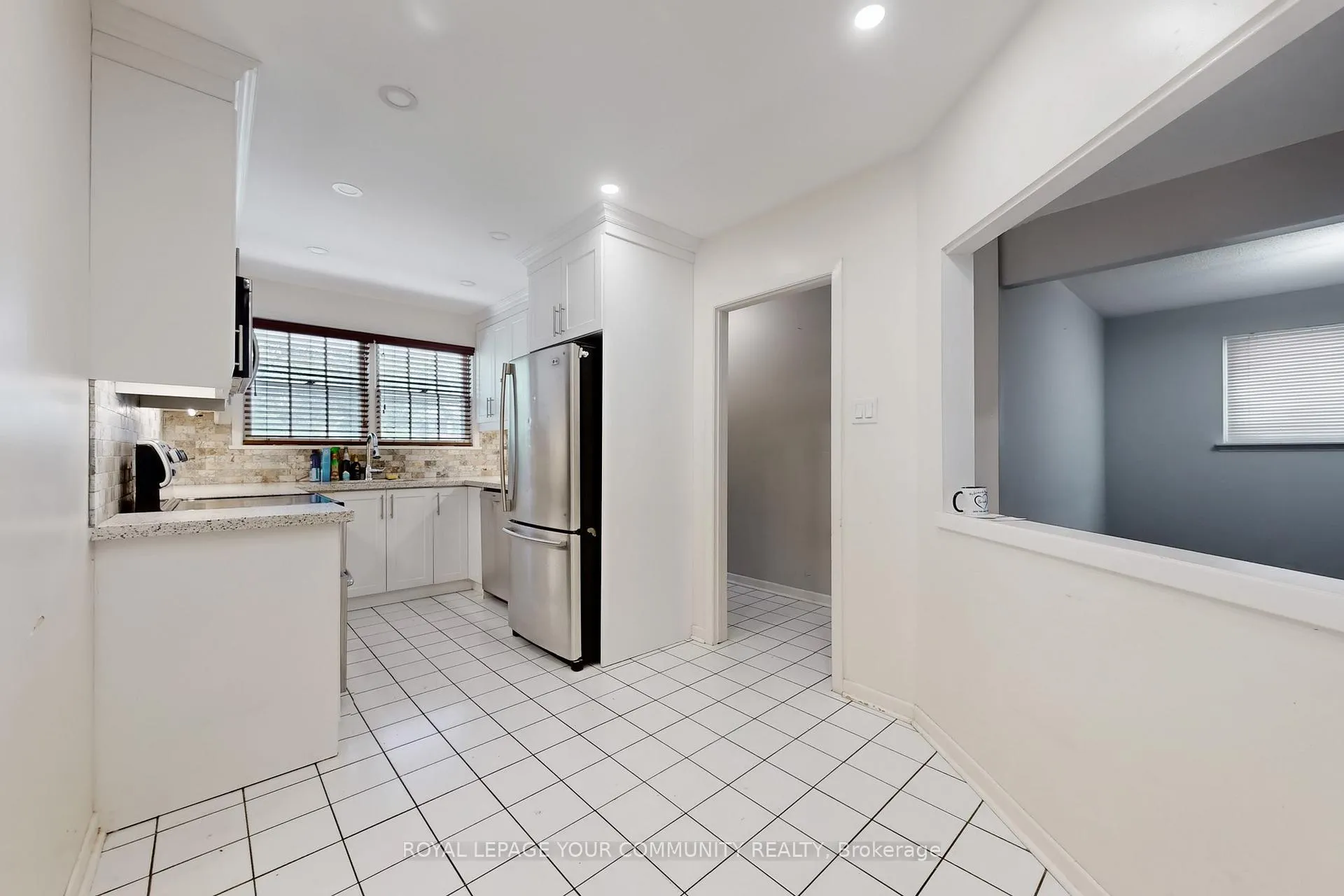 Photo 12 of Unit Upper, 23 Fontainbleau Drive, North York, Newtonbrook West — HOMEH