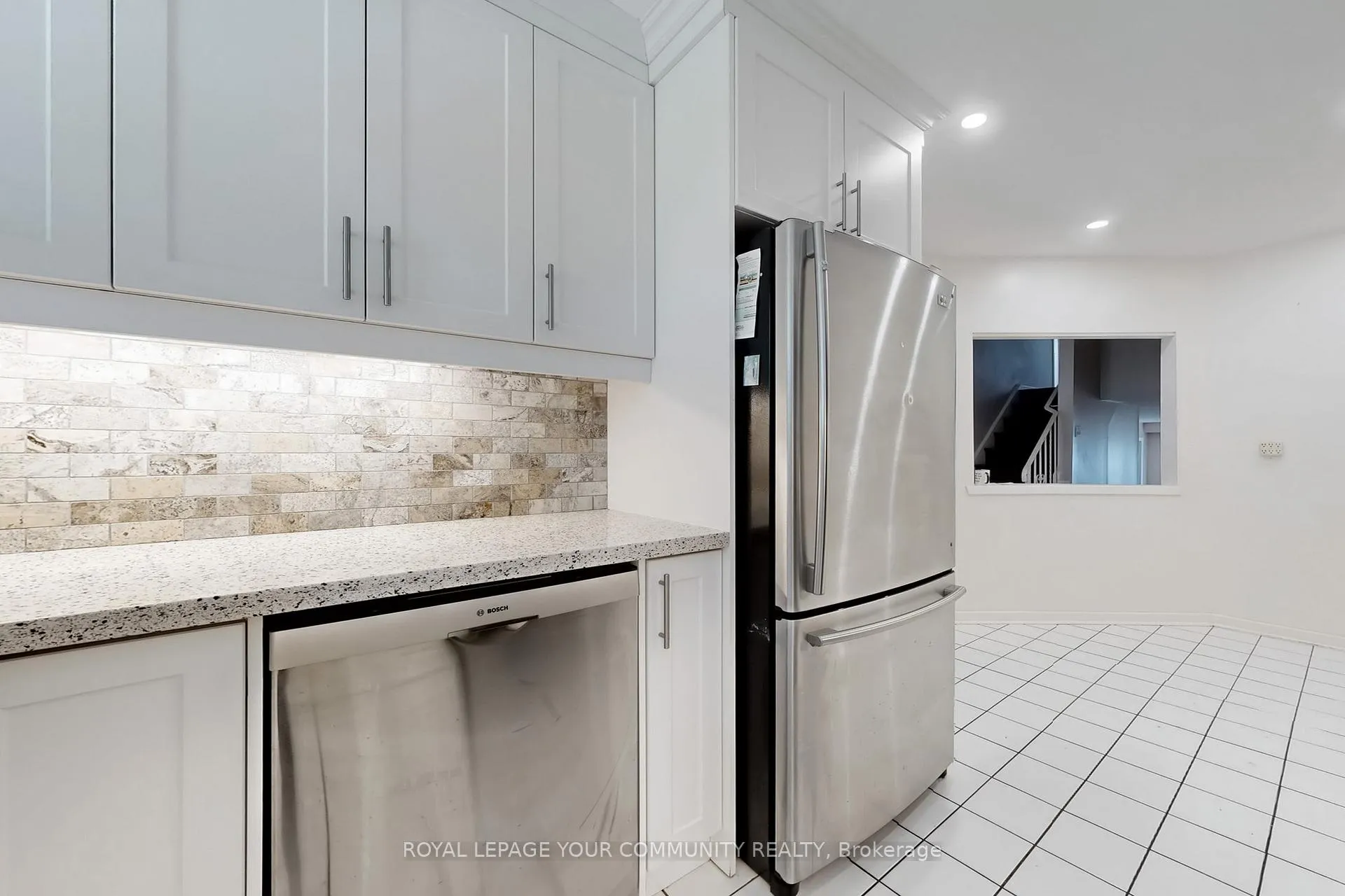 Photo 14 of Unit Upper, 23 Fontainbleau Drive, North York, Newtonbrook West — HOMEH