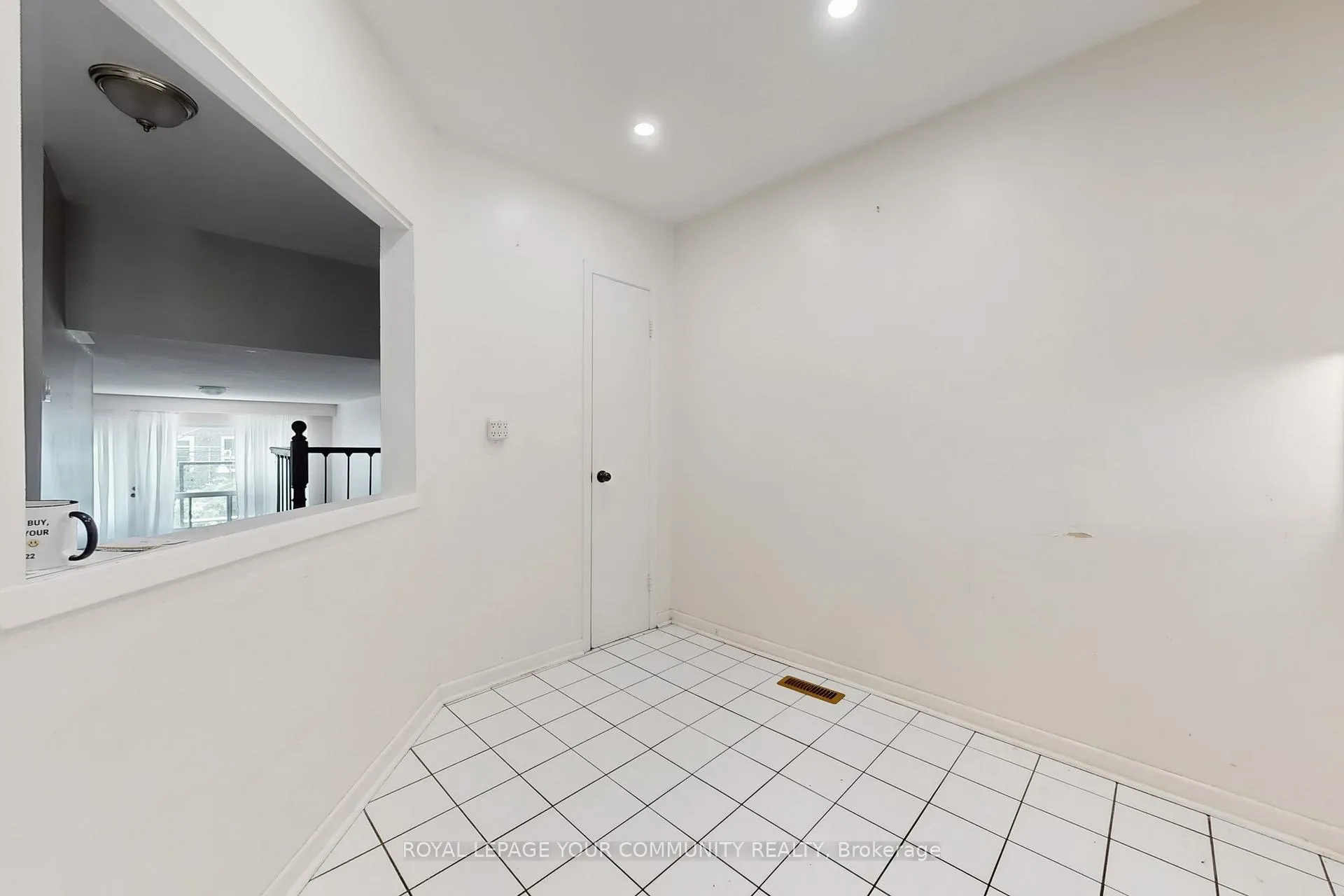 Photo 15 of Unit Upper, 23 Fontainbleau Drive, North York, Newtonbrook West — HOMEH