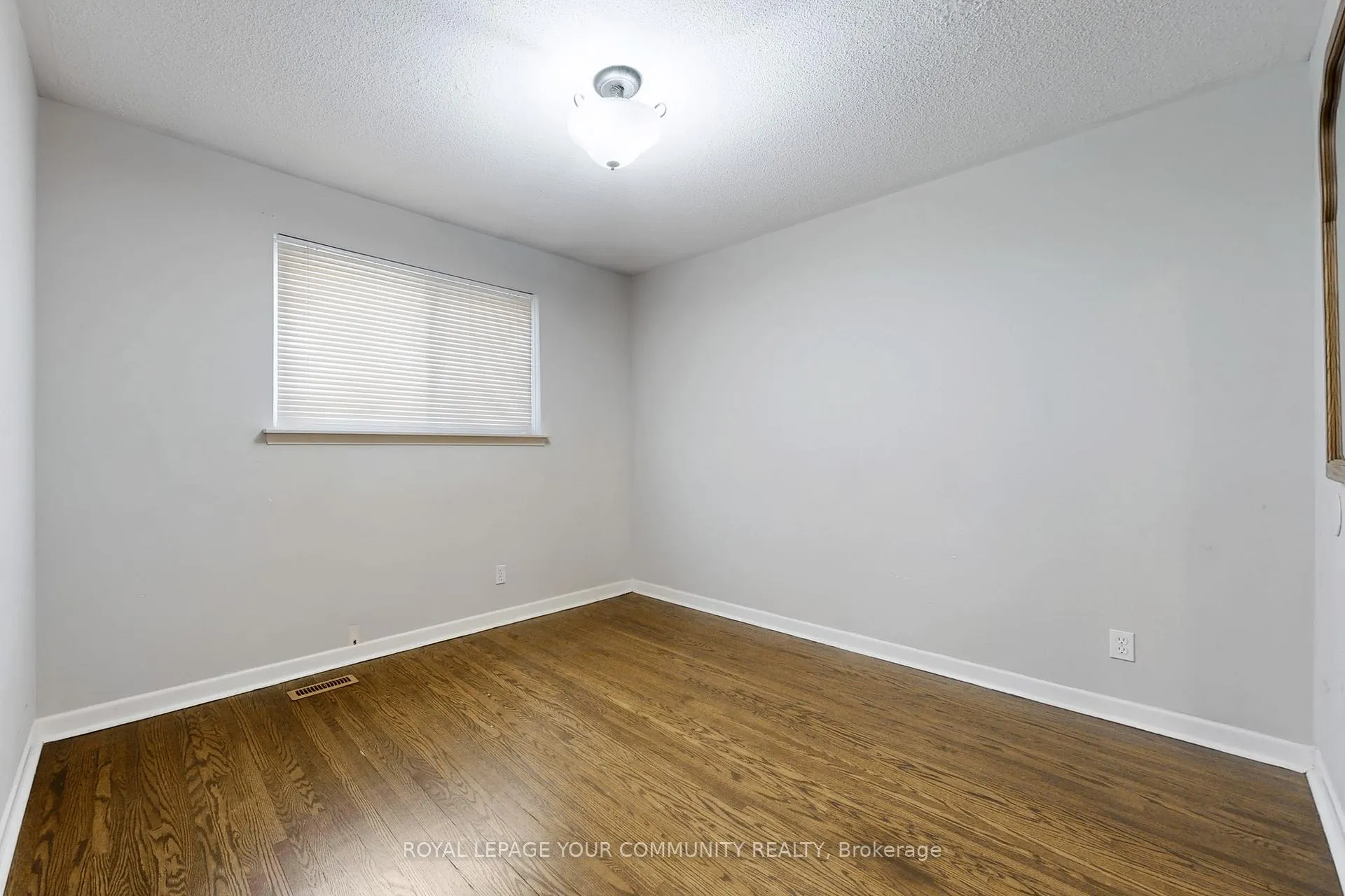 Photo 17 of Unit Upper, 23 Fontainbleau Drive, North York, Newtonbrook West — HOMEH