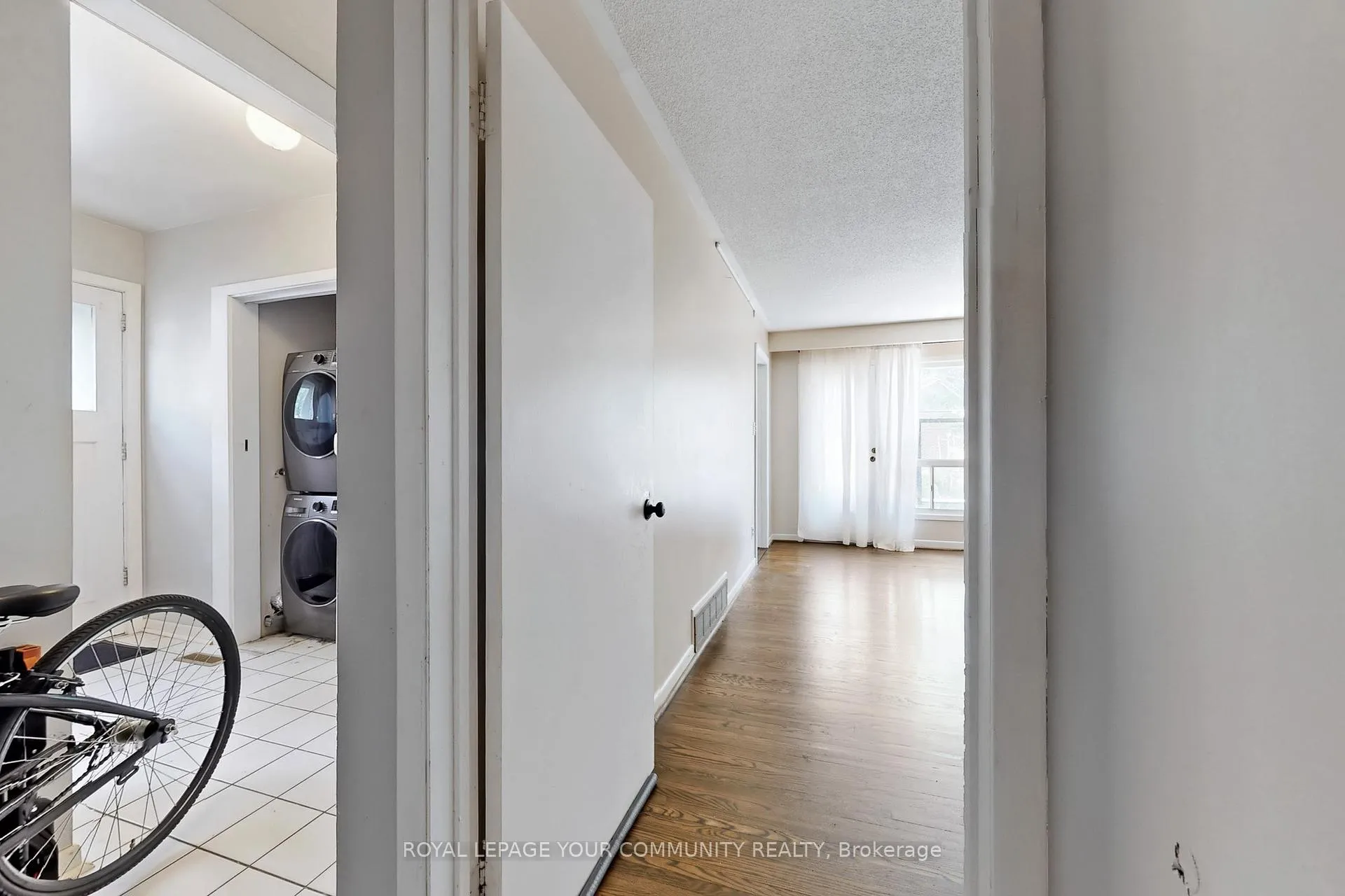 Photo 22 of Unit Upper, 23 Fontainbleau Drive, North York, Newtonbrook West — HOMEH