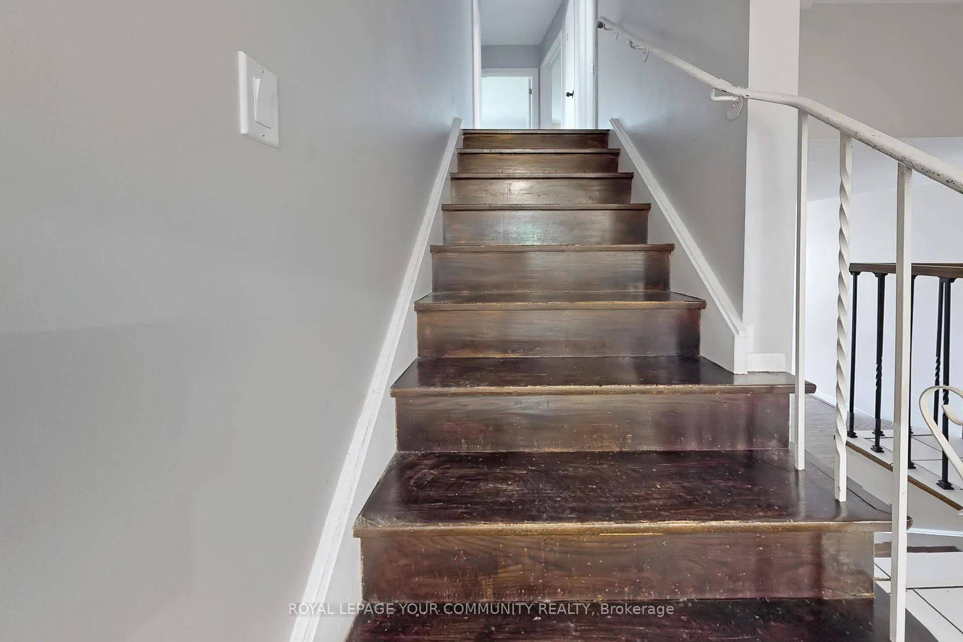 Photo 24 of Unit Upper, 23 Fontainbleau Drive, North York, Newtonbrook West — HOMEH