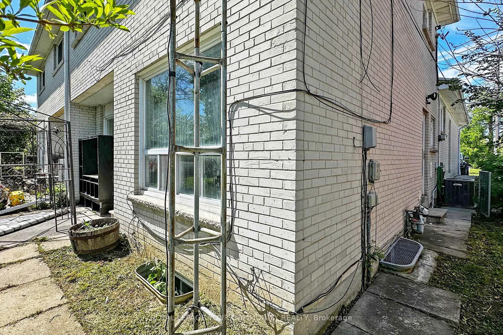 Photo 35 of Unit Upper, 23 Fontainbleau Drive, North York, Newtonbrook West — HOMEH