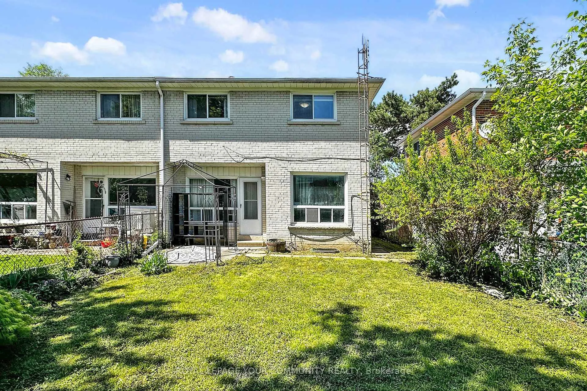 Photo 36 of Unit Upper, 23 Fontainbleau Drive, North York, Newtonbrook West — HOMEH