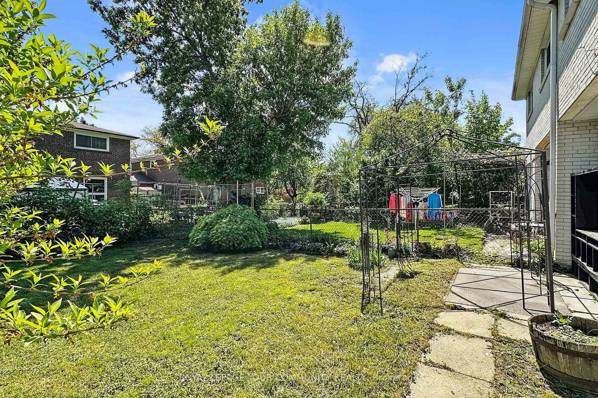 Photo 37 of Unit Upper, 23 Fontainbleau Drive, North York, Newtonbrook West — HOMEH