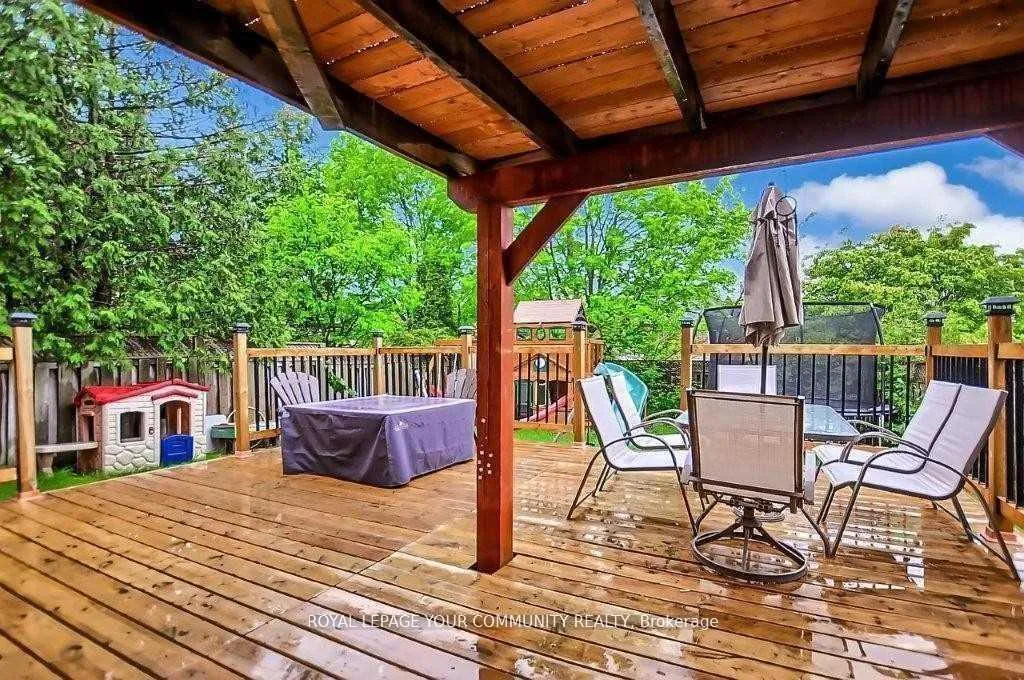 Photo 3 of 47 Chiswick Crescent, Aurora, Aurora Highlands — HOMEH
