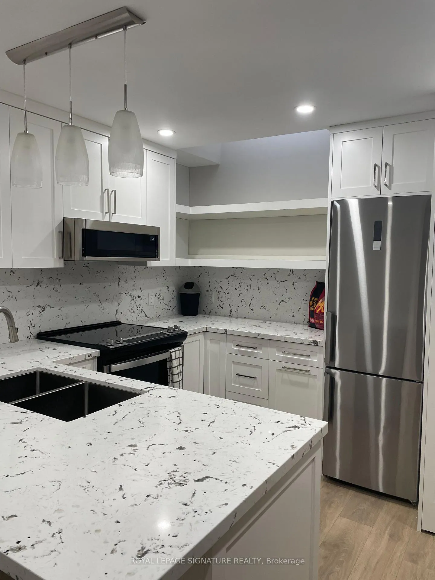 Front of Unit 1, 530 Eglinton Avenue W