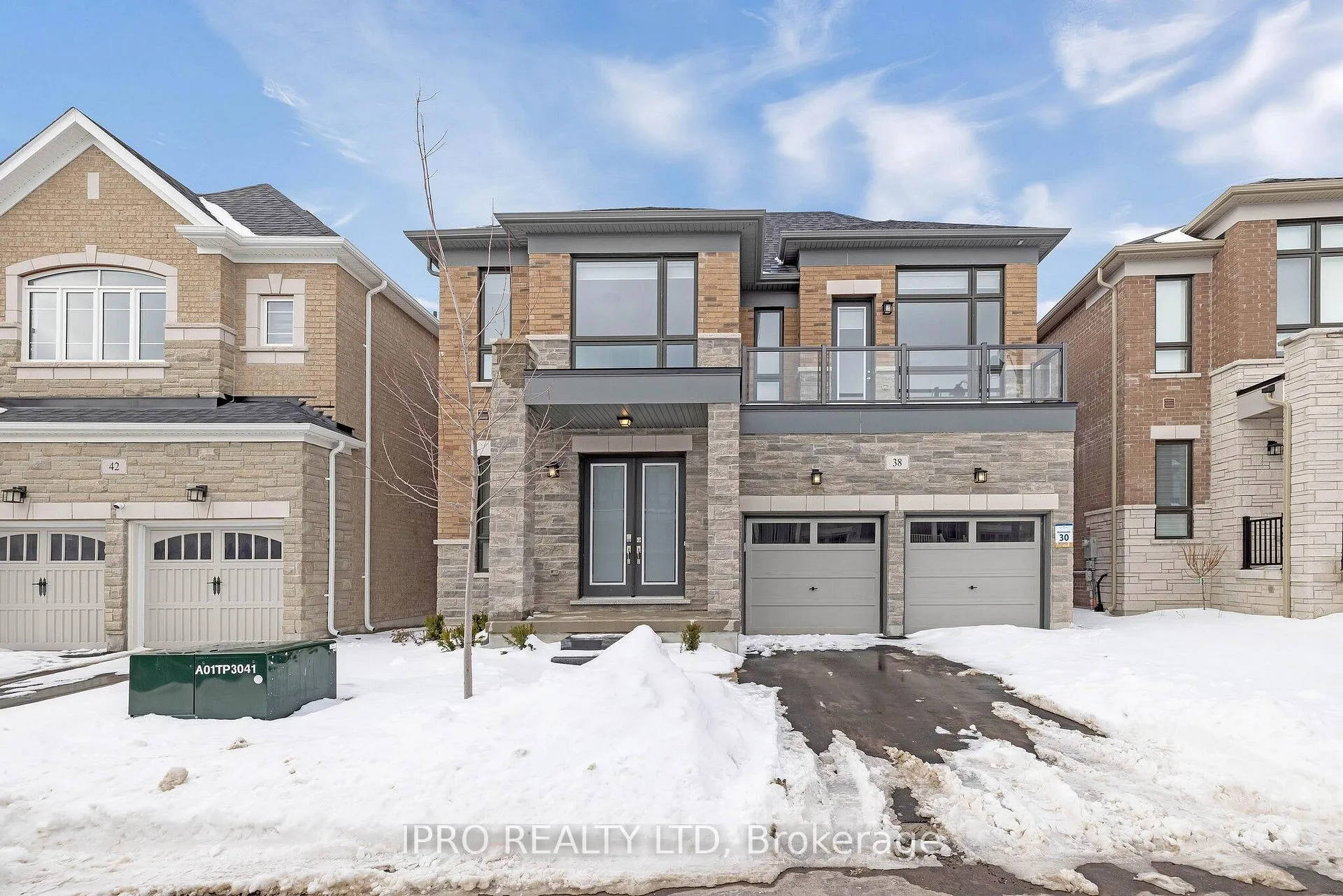 Photo 1 of 38 Pine Hill Crescent, Aurora, Aurora Estates — HOMEH