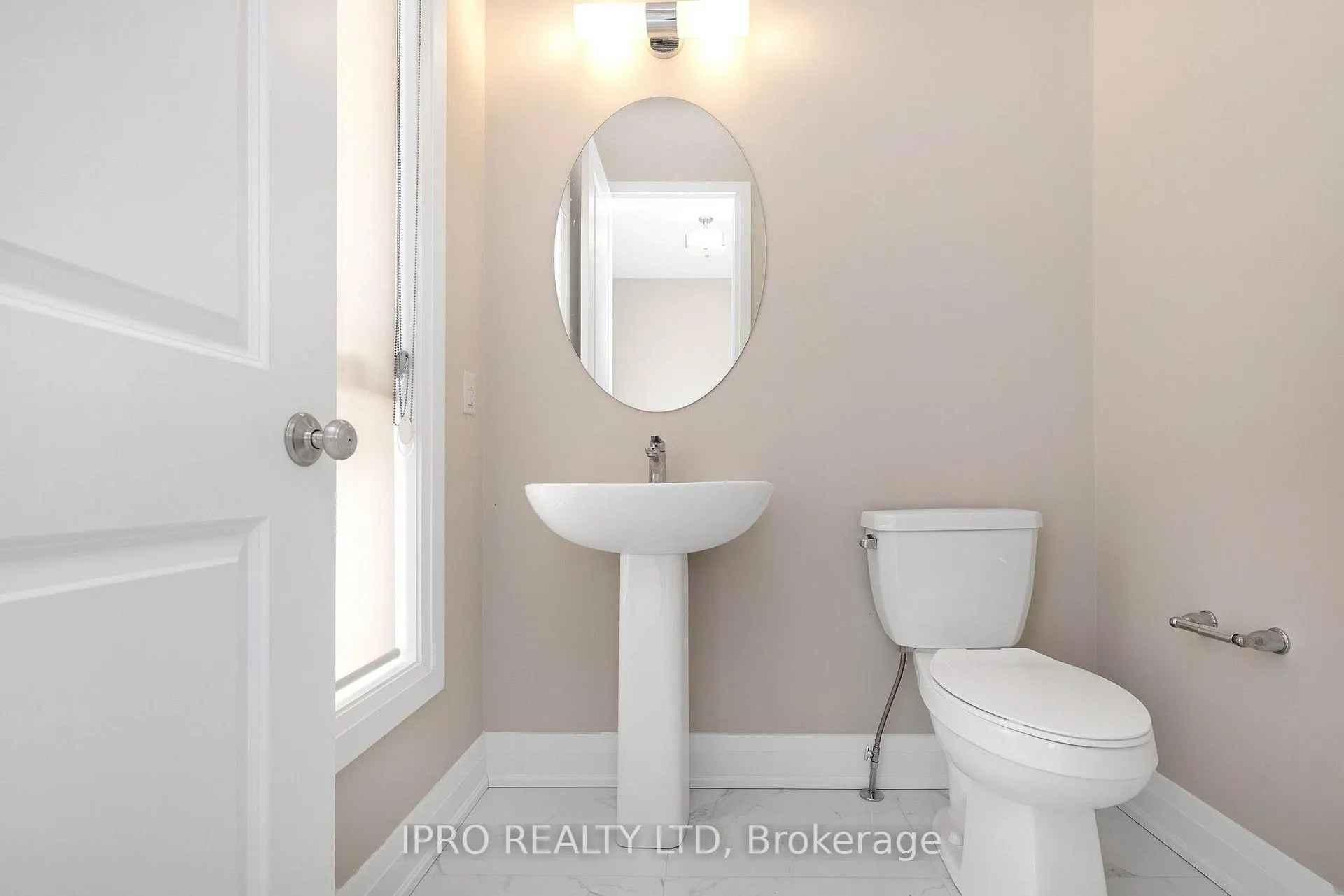 Photo 2 of 38 Pine Hill Crescent, Aurora, Aurora Estates — HOMEH