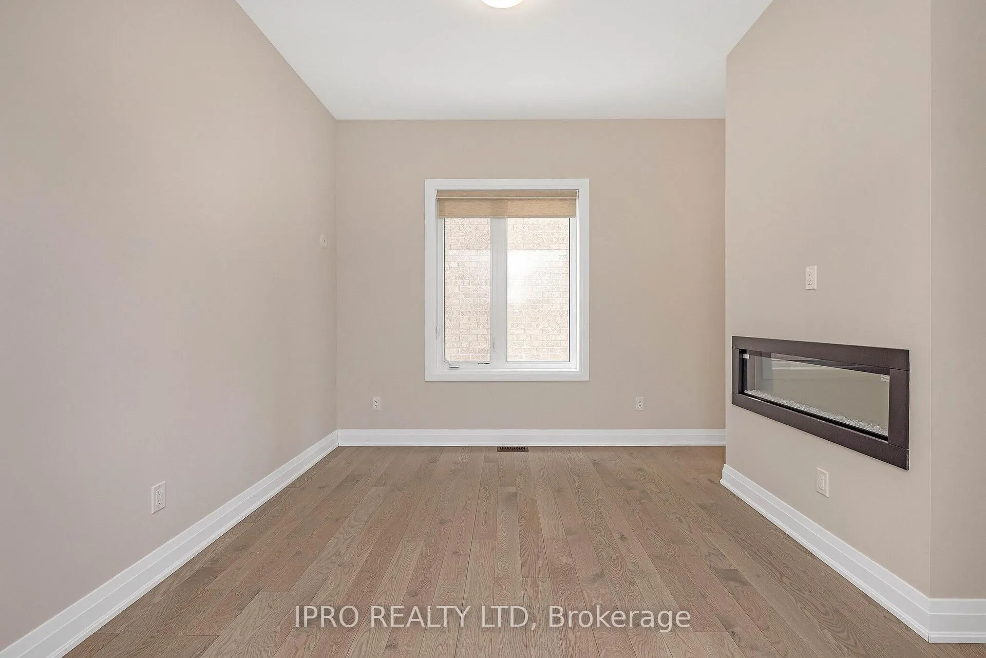 Photo 3 of 38 Pine Hill Crescent, Aurora, Aurora Estates — HOMEH