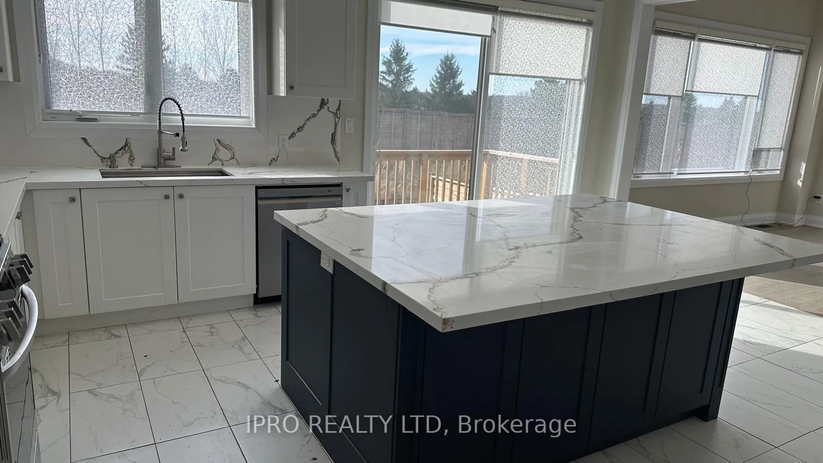 Photo 9 of 38 Pine Hill Crescent, Aurora, Aurora Estates — HOMEH