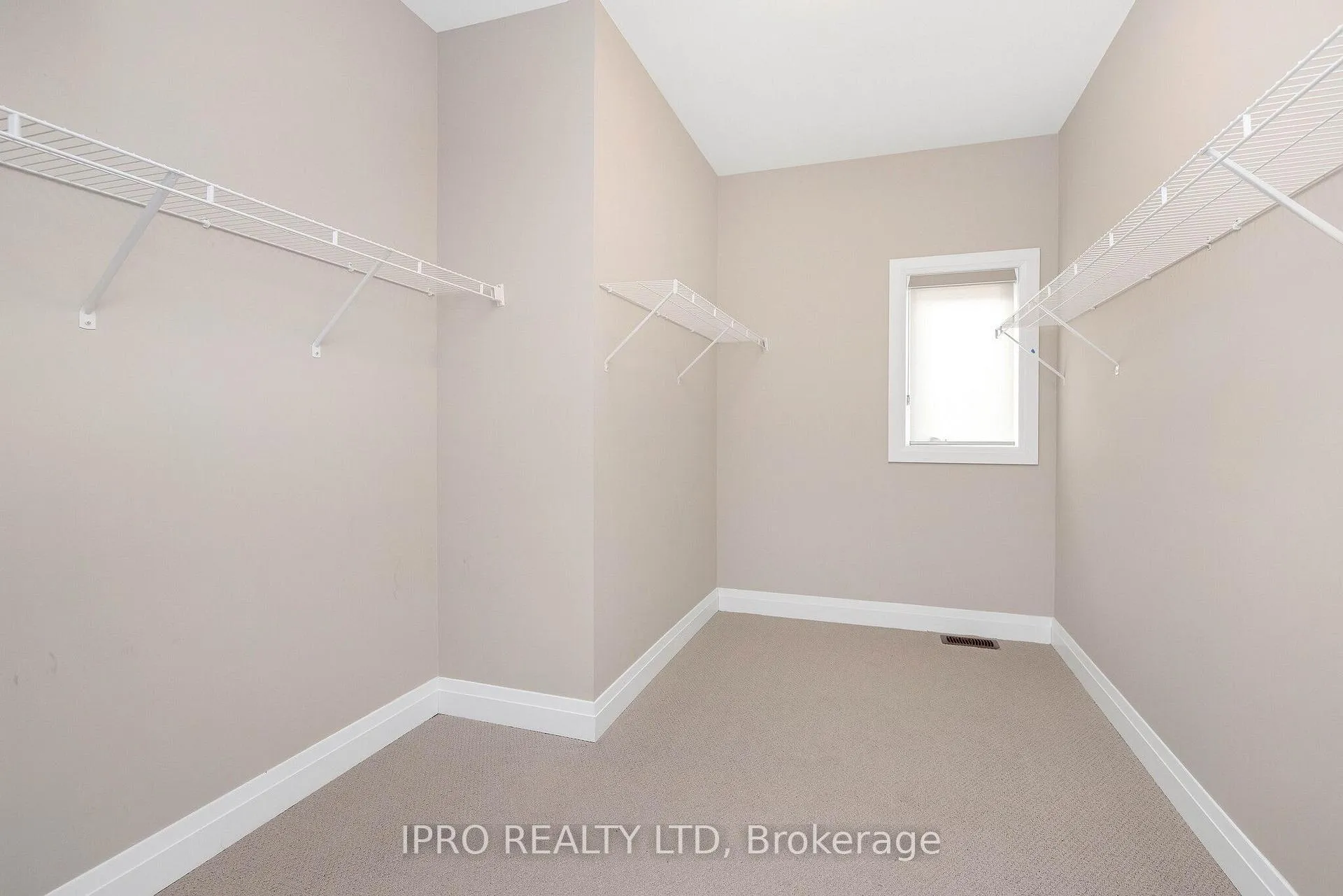 Photo 19 of 38 Pine Hill Crescent, Aurora, Aurora Estates — HOMEH