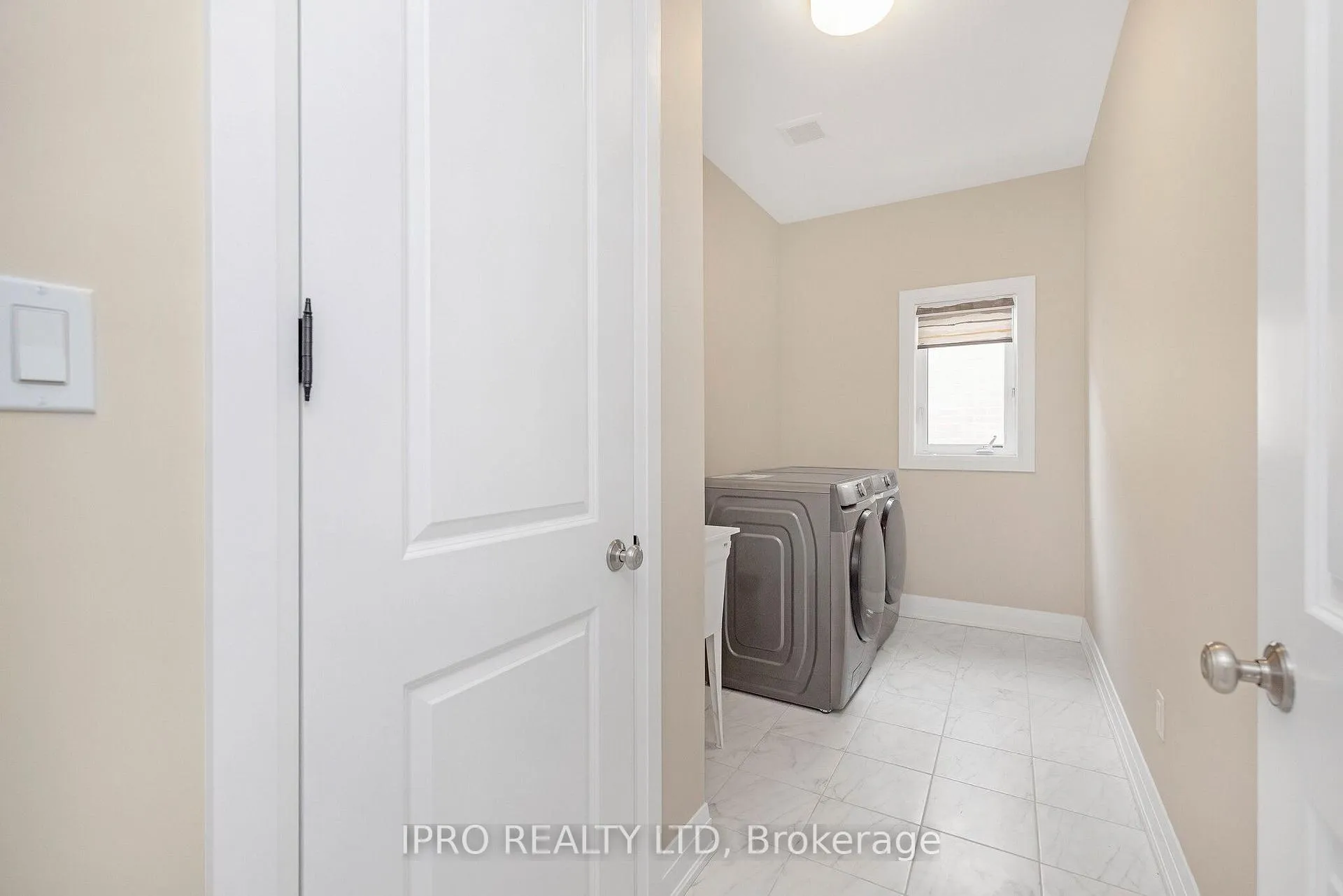 Photo 22 of 38 Pine Hill Crescent, Aurora, Aurora Estates — HOMEH