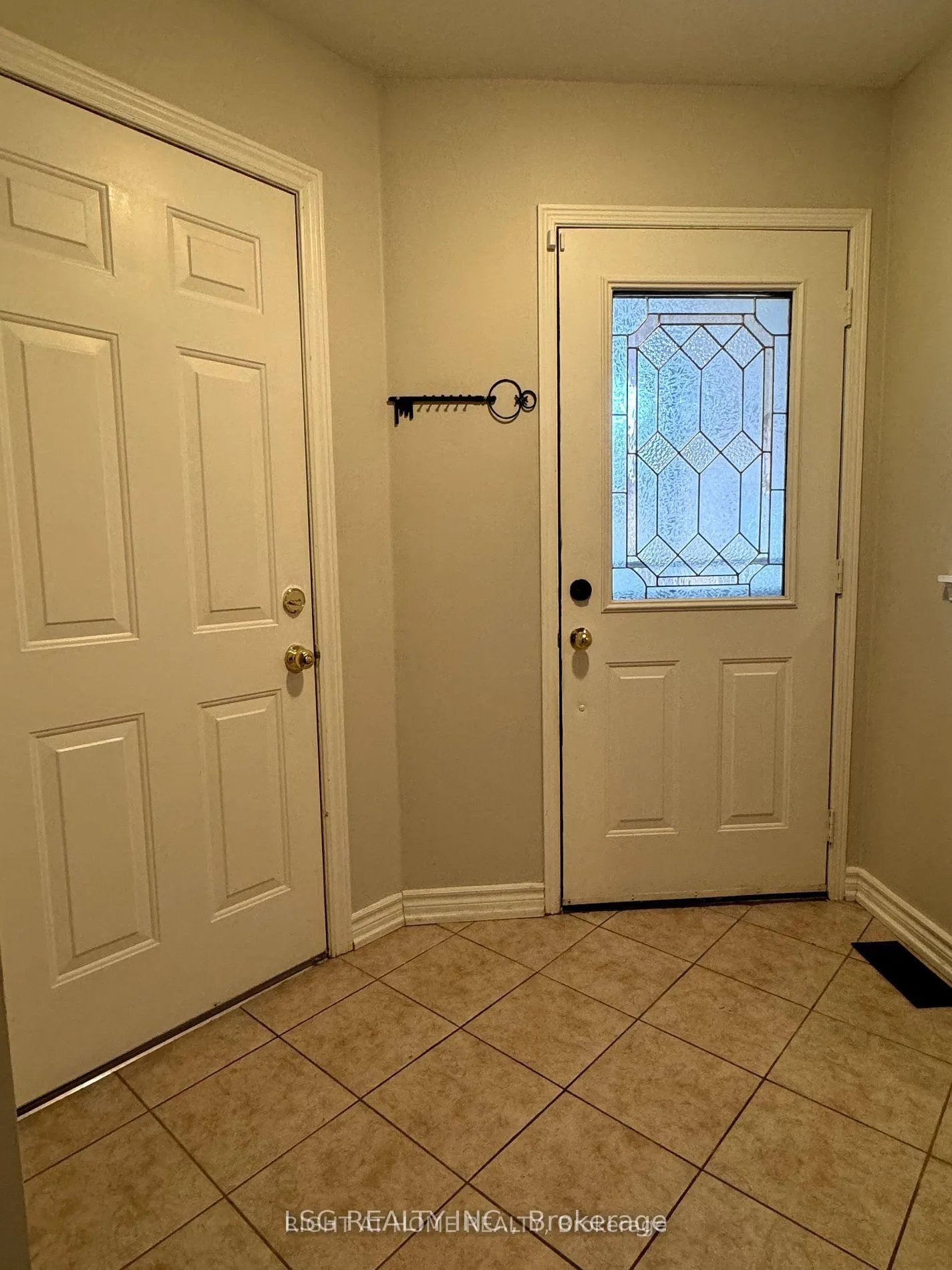 Photo 3 of 30 Inlet Bay Drive, Whitby, Port Whitby — HOMEH
