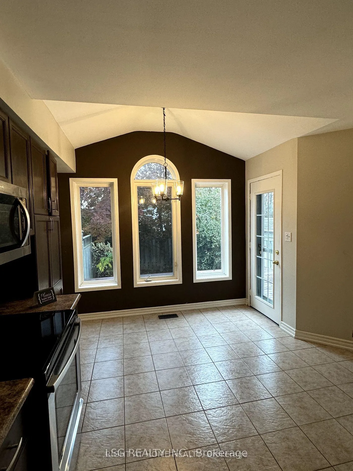 Photo 9 of 30 Inlet Bay Drive, Whitby, Port Whitby — HOMEH