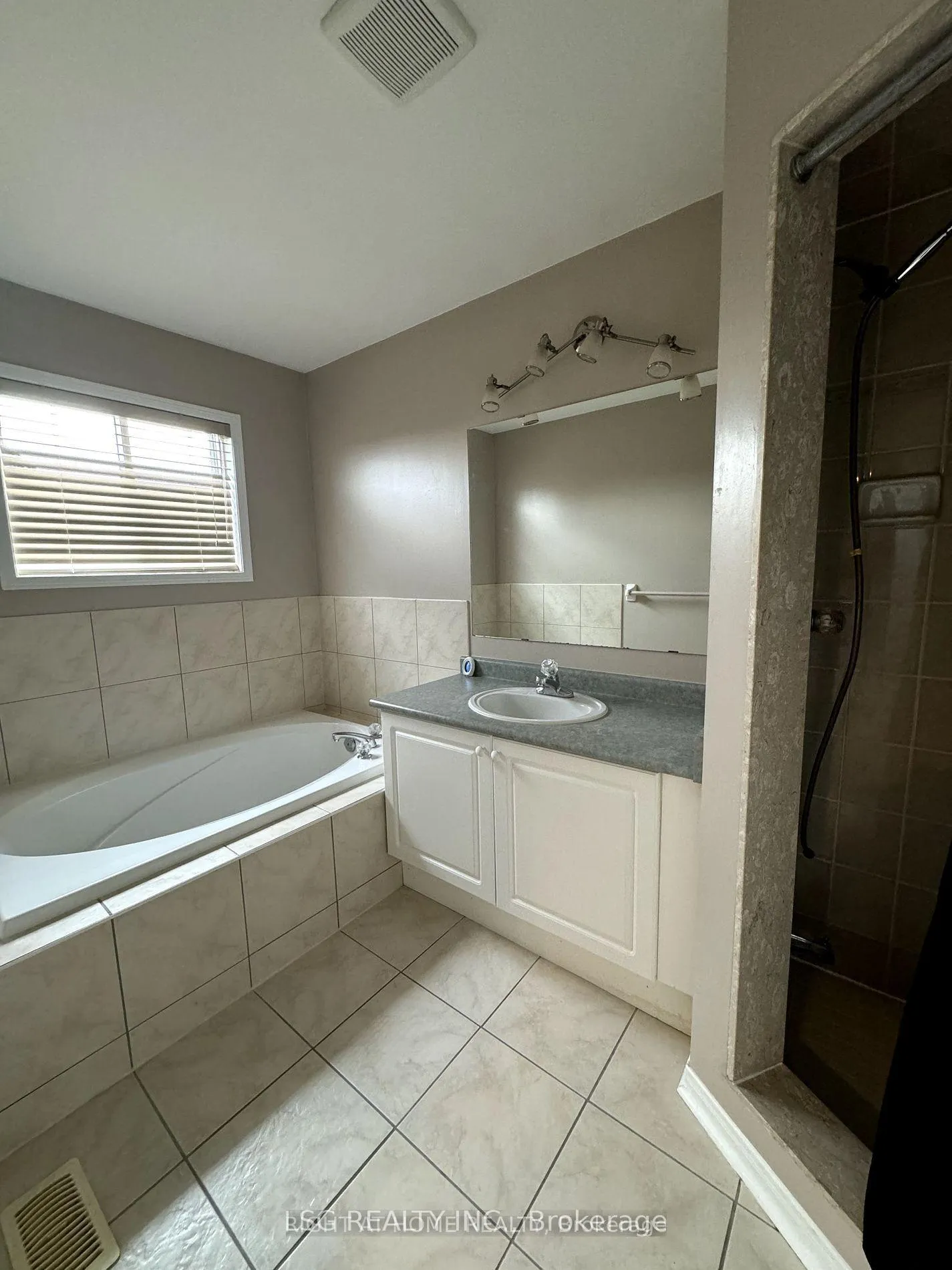 Photo 14 of 30 Inlet Bay Drive, Whitby, Port Whitby — HOMEH