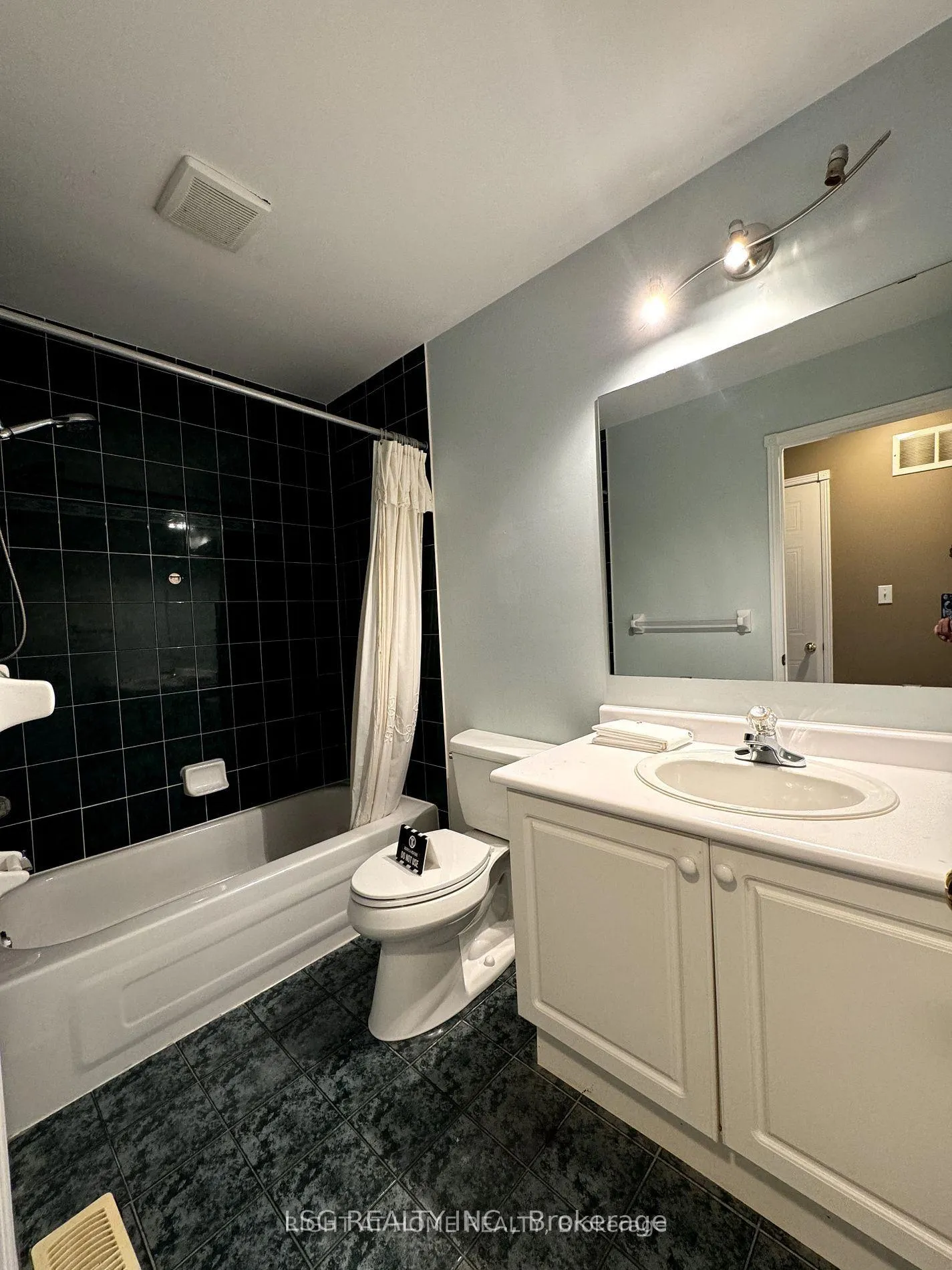 Photo 16 of 30 Inlet Bay Drive, Whitby, Port Whitby — HOMEH