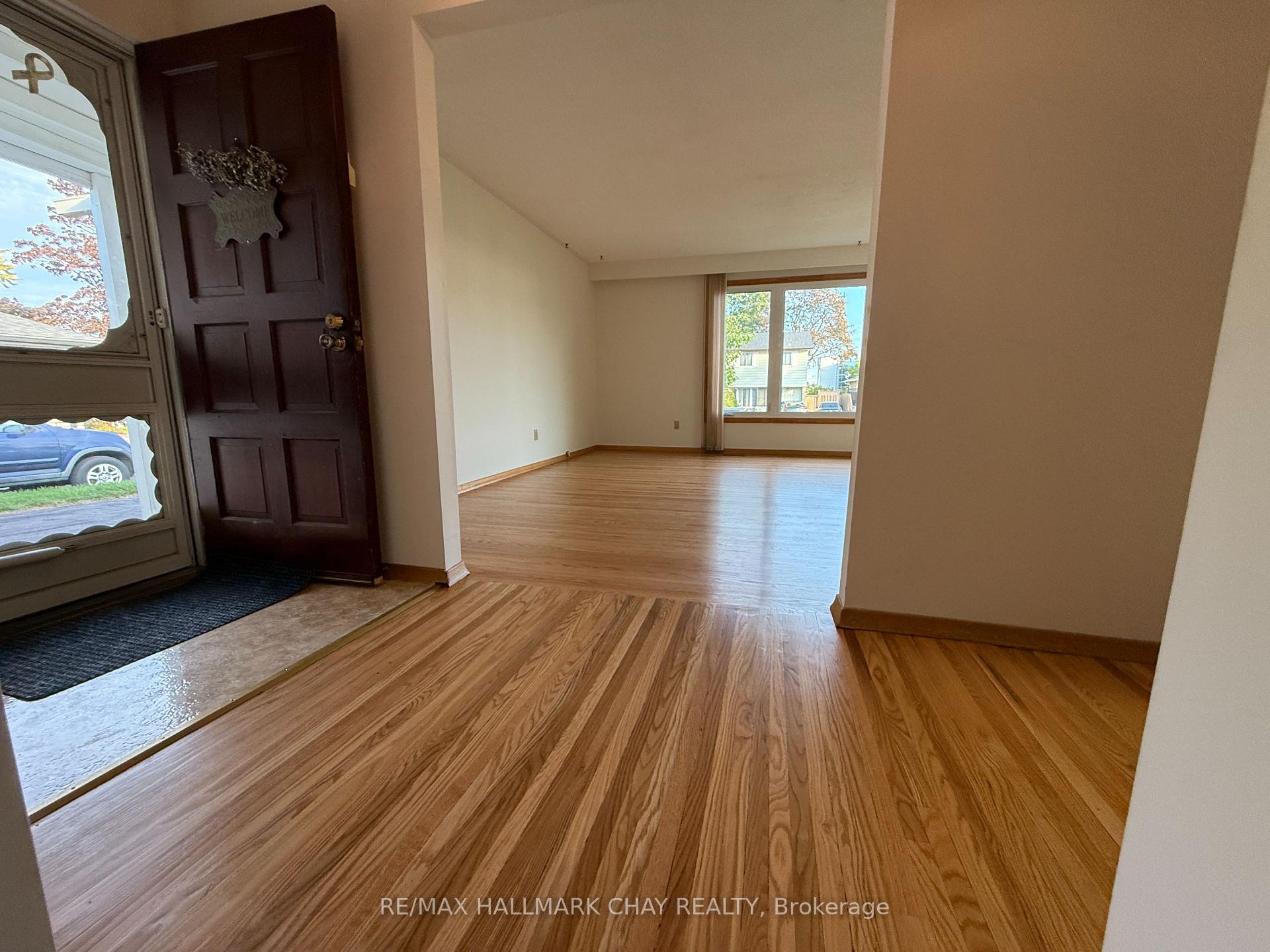 Photo 8 of 114 Daphne Crescent, Barrie, Cundles East — HOMEH