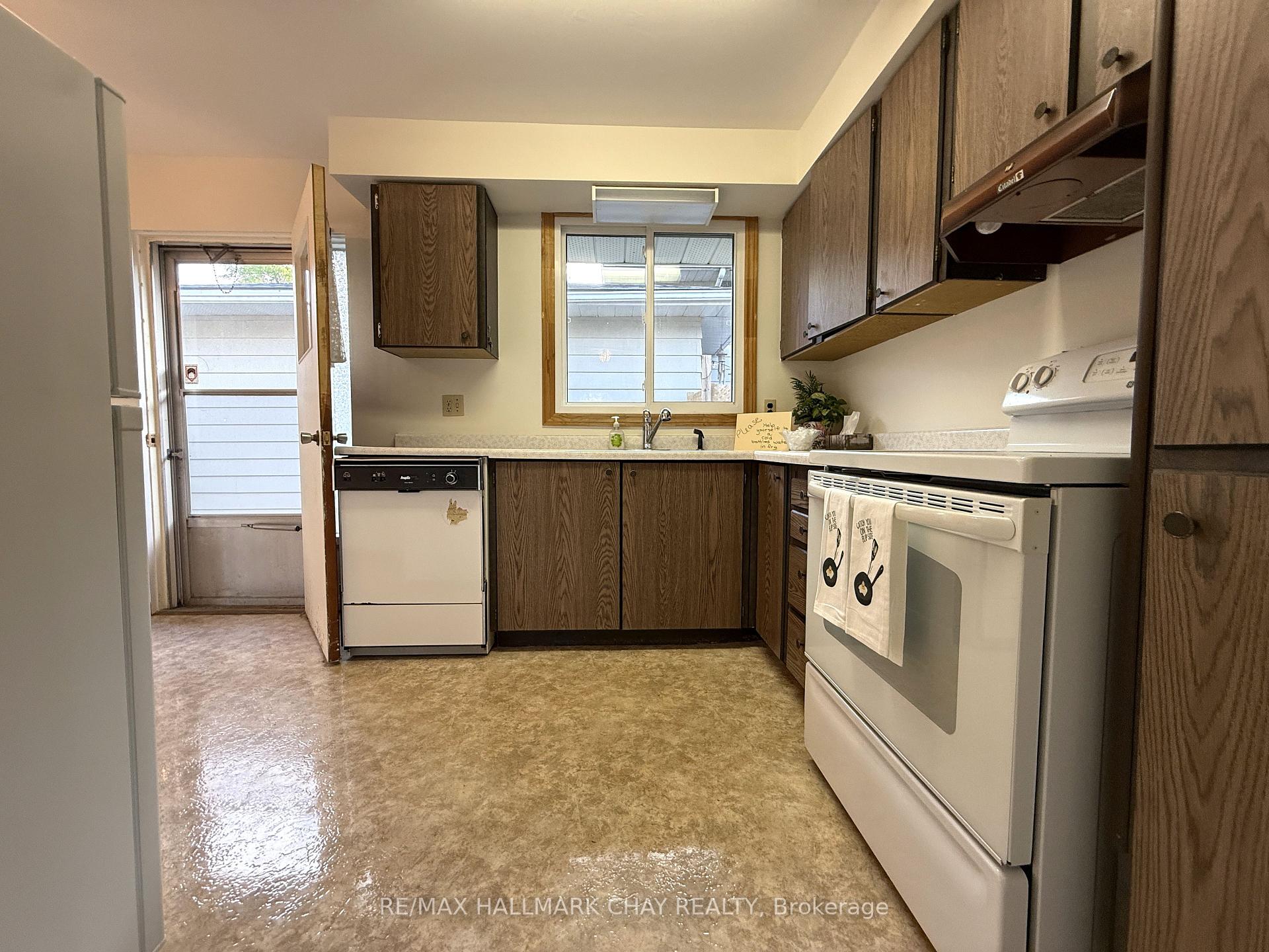 Photo 10 of 114 Daphne Crescent, Barrie, Cundles East — HOMEH