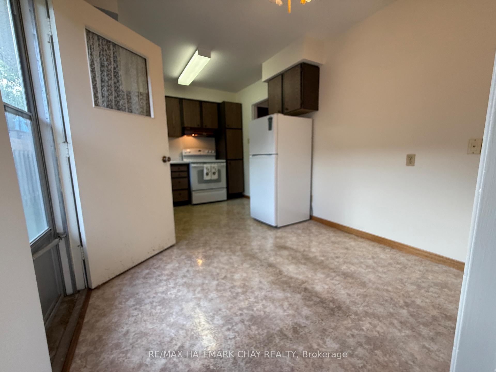 Photo 13 of 114 Daphne Crescent, Barrie, Cundles East — HOMEH