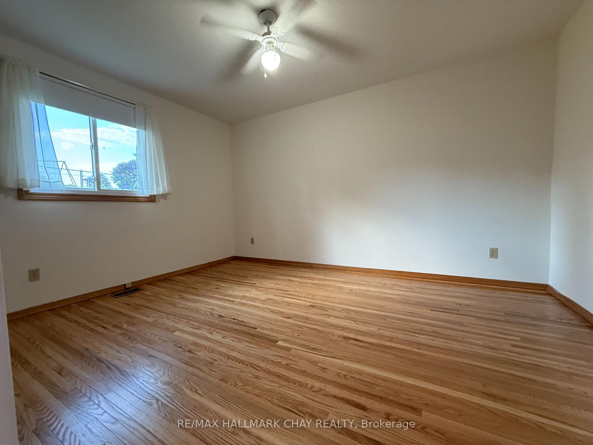 Photo 19 of 114 Daphne Crescent, Barrie, Cundles East — HOMEH