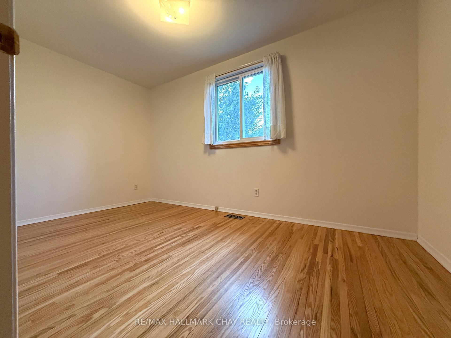 Photo 20 of 114 Daphne Crescent, Barrie, Cundles East — HOMEH