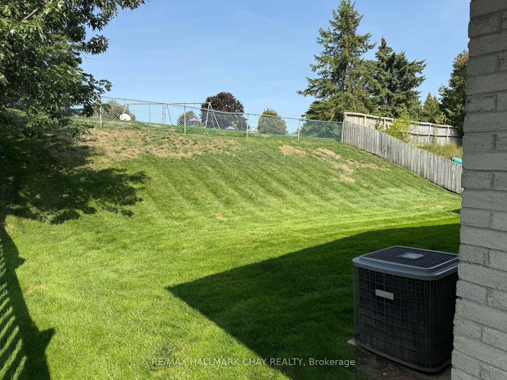 Photo 32 of 114 Daphne Crescent, Barrie, Cundles East — HOMEH