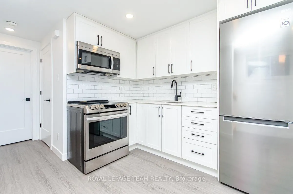 Photo 3 of Unit B, 123 Carruthers Avenue, Ottawa, Mechanicsville — HOMEH