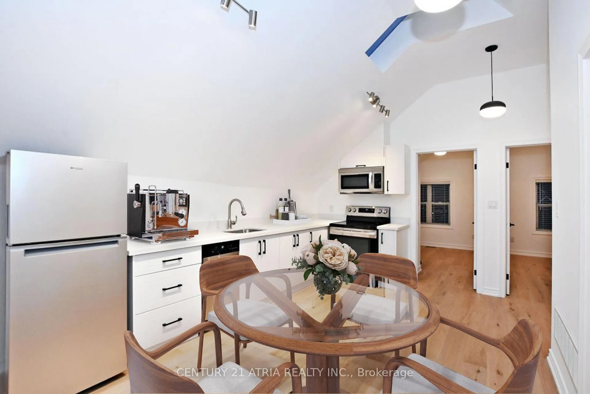 Photo 8 of Unit Upper, 72 Centre Street, Aurora, Aurora Village — HOMEH