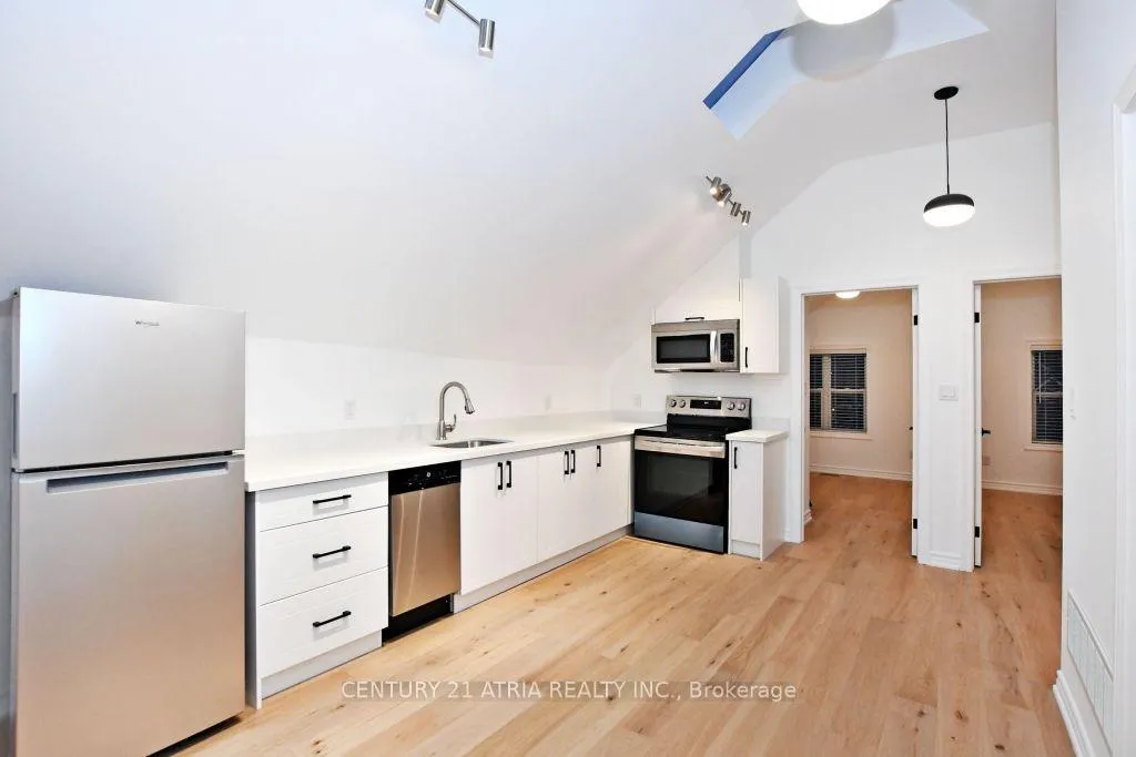 Photo 9 of Unit Upper, 72 Centre Street, Aurora, Aurora Village — HOMEH