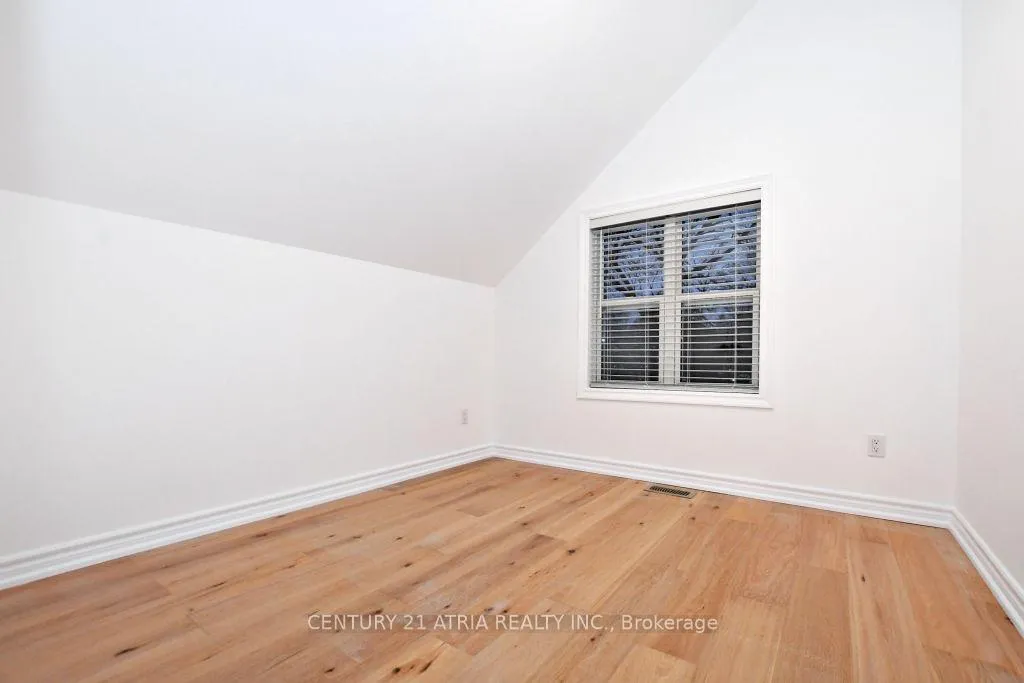 Photo 17 of Unit Upper, 72 Centre Street, Aurora, Aurora Village — HOMEH