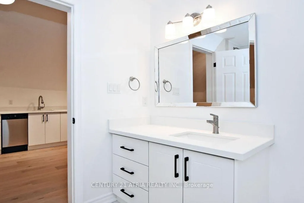 Photo 23 of Unit Upper, 72 Centre Street, Aurora, Aurora Village — HOMEH