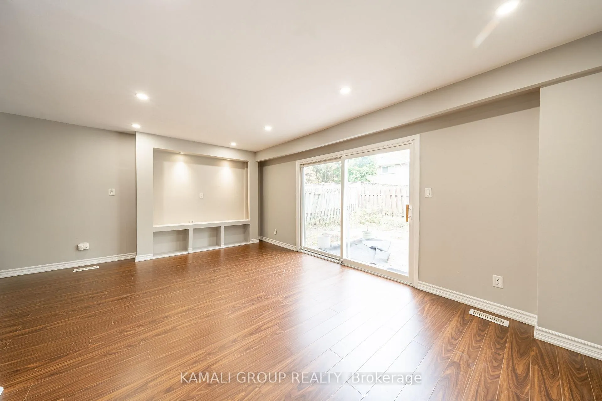 Photo 7 of 913 Carnaby Crescent, Oshawa, Centennial — HOMEH