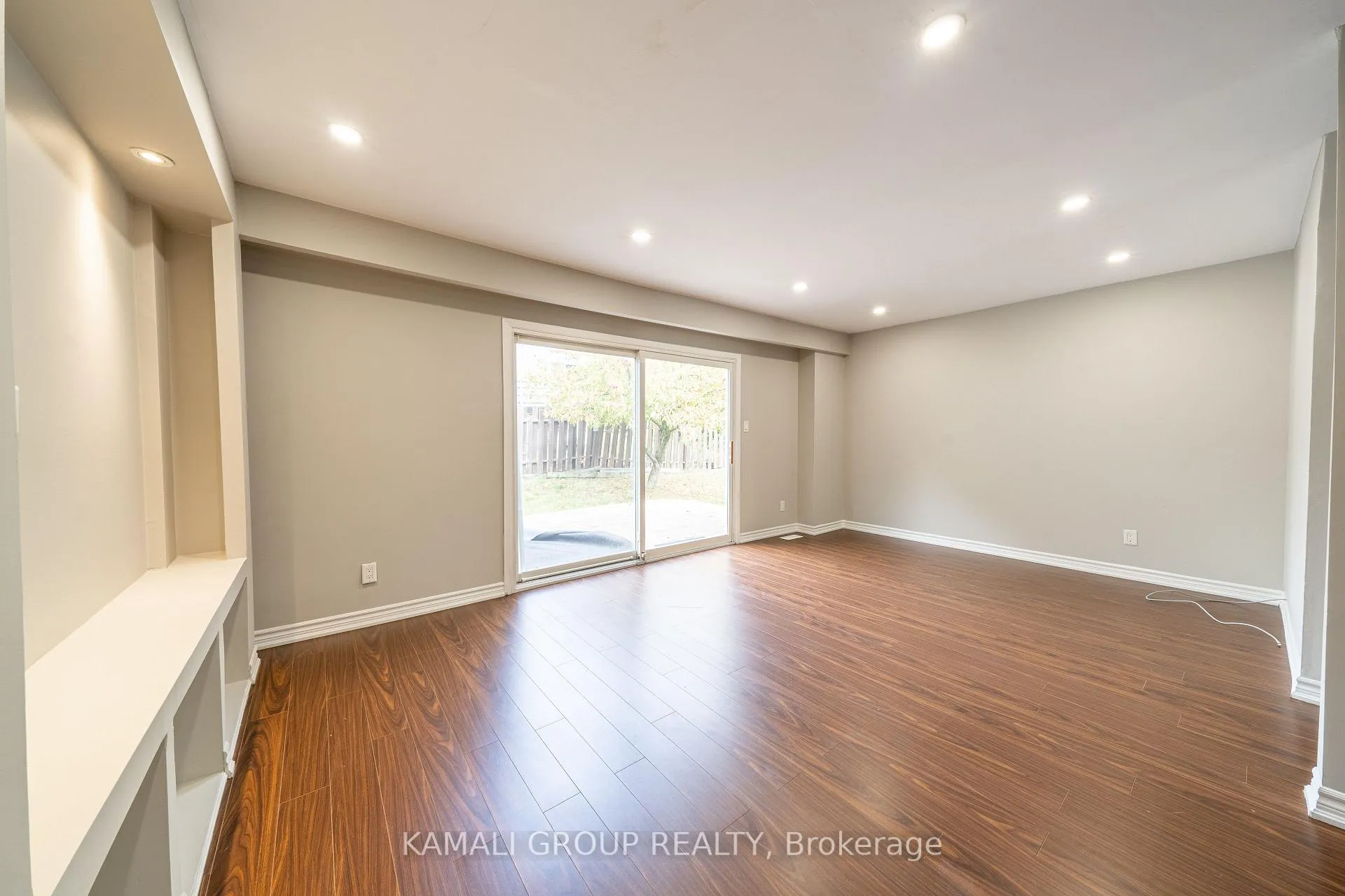 Photo 8 of 913 Carnaby Crescent, Oshawa, Centennial — HOMEH
