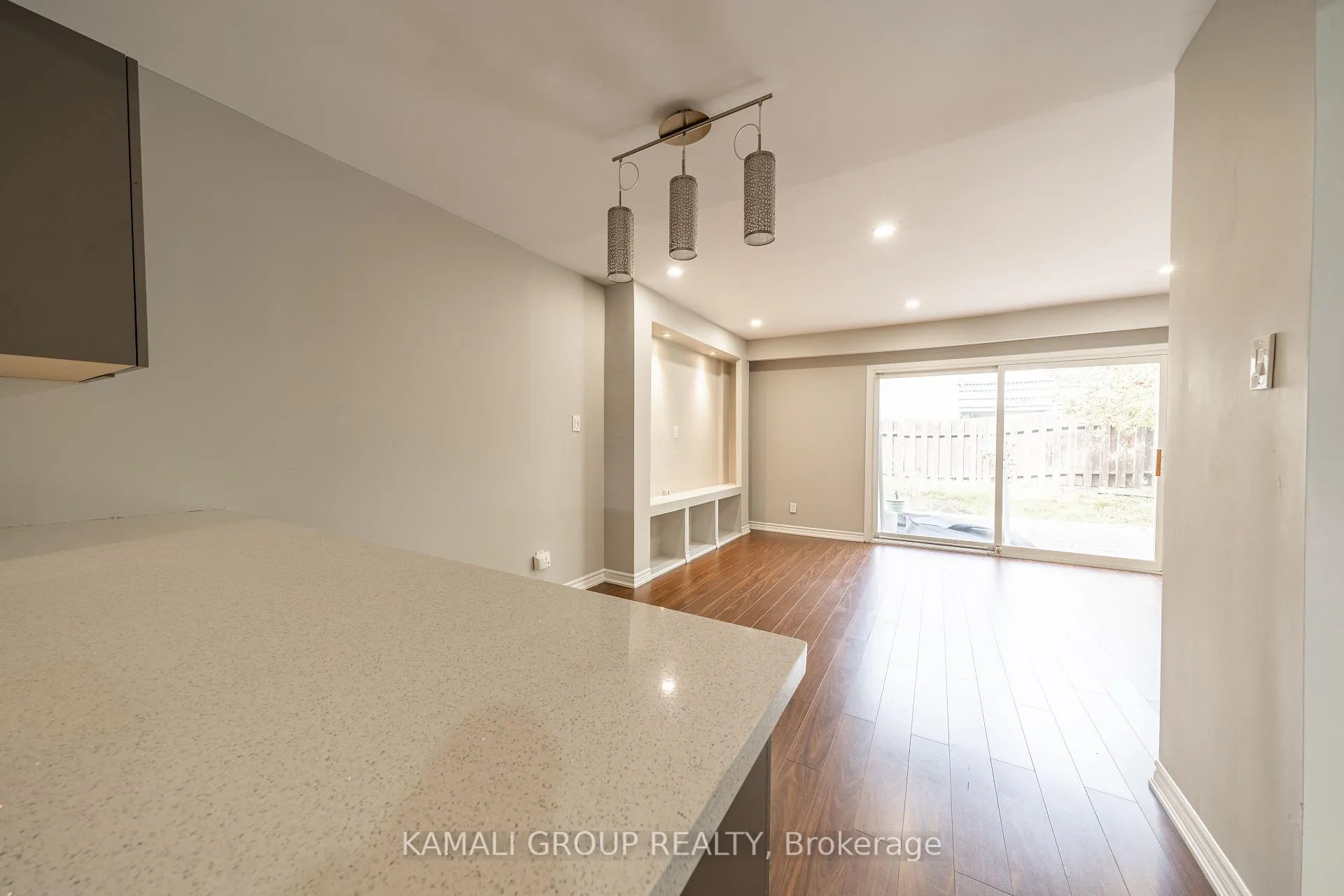 Photo 9 of 913 Carnaby Crescent, Oshawa, Centennial — HOMEH