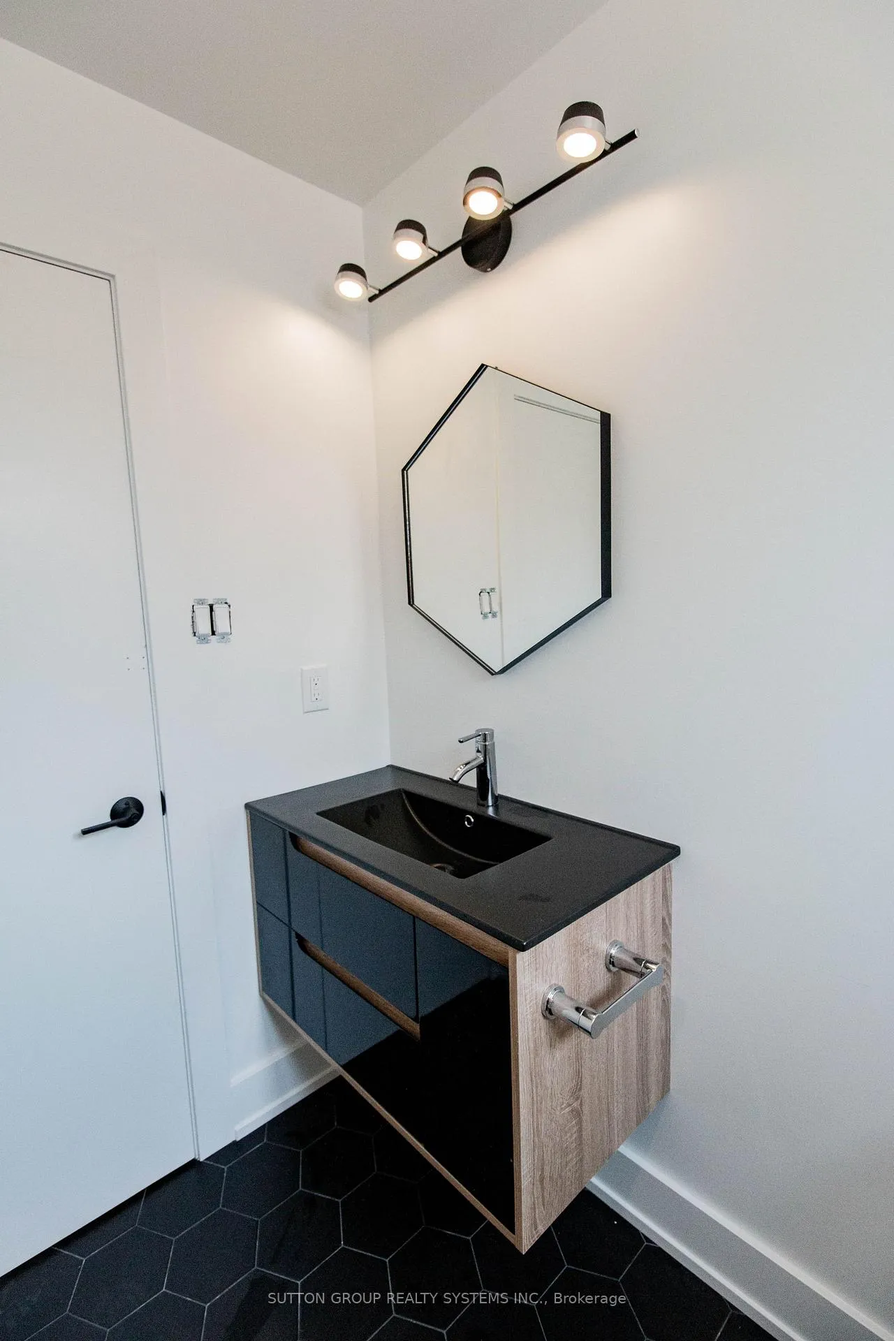 Photo 6 of Unit lower, 1426 Birchcliffe Court, Oshawa, Lakeview — HOMEH