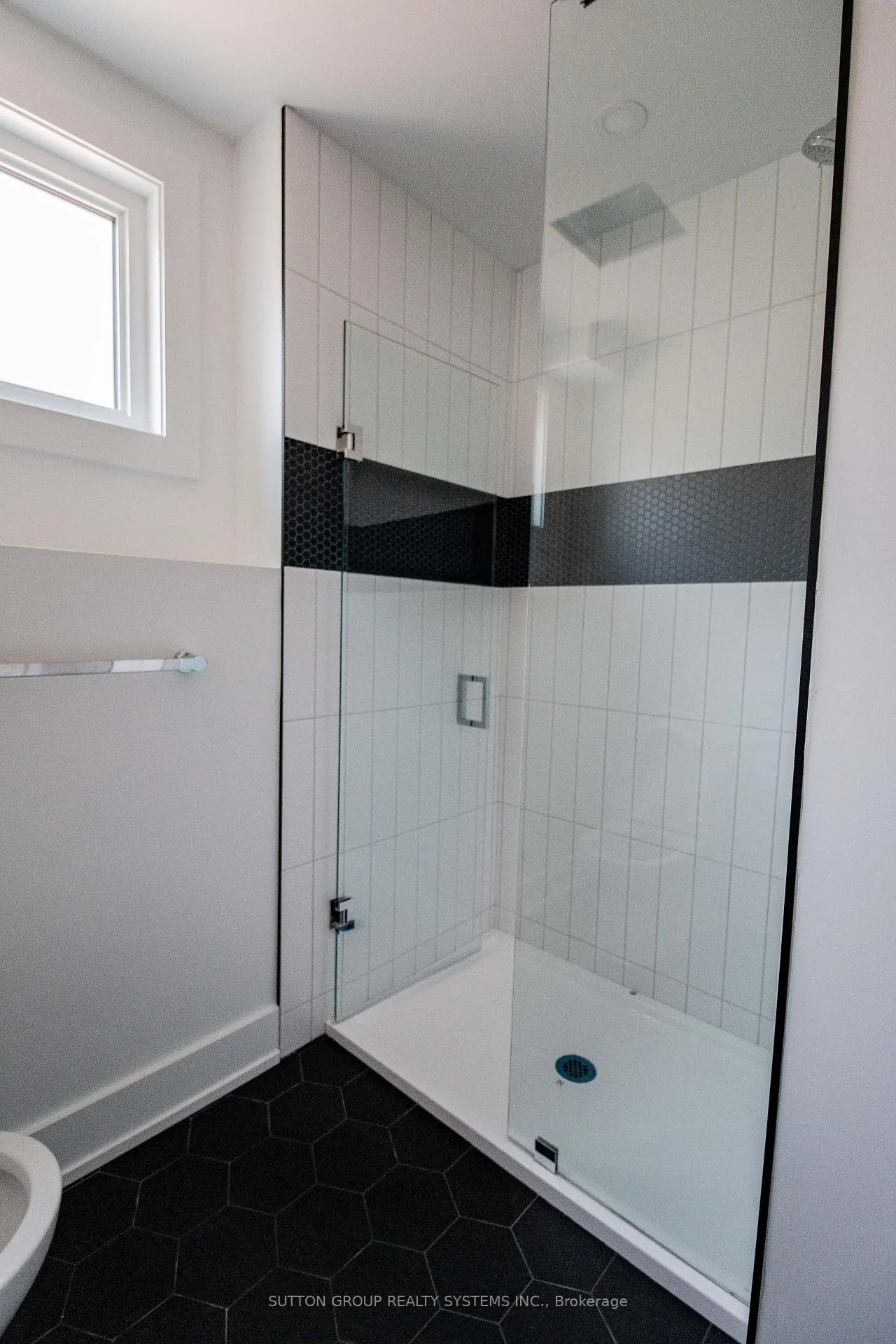 Photo 9 of Unit lower, 1426 Birchcliffe Court, Oshawa, Lakeview — HOMEH