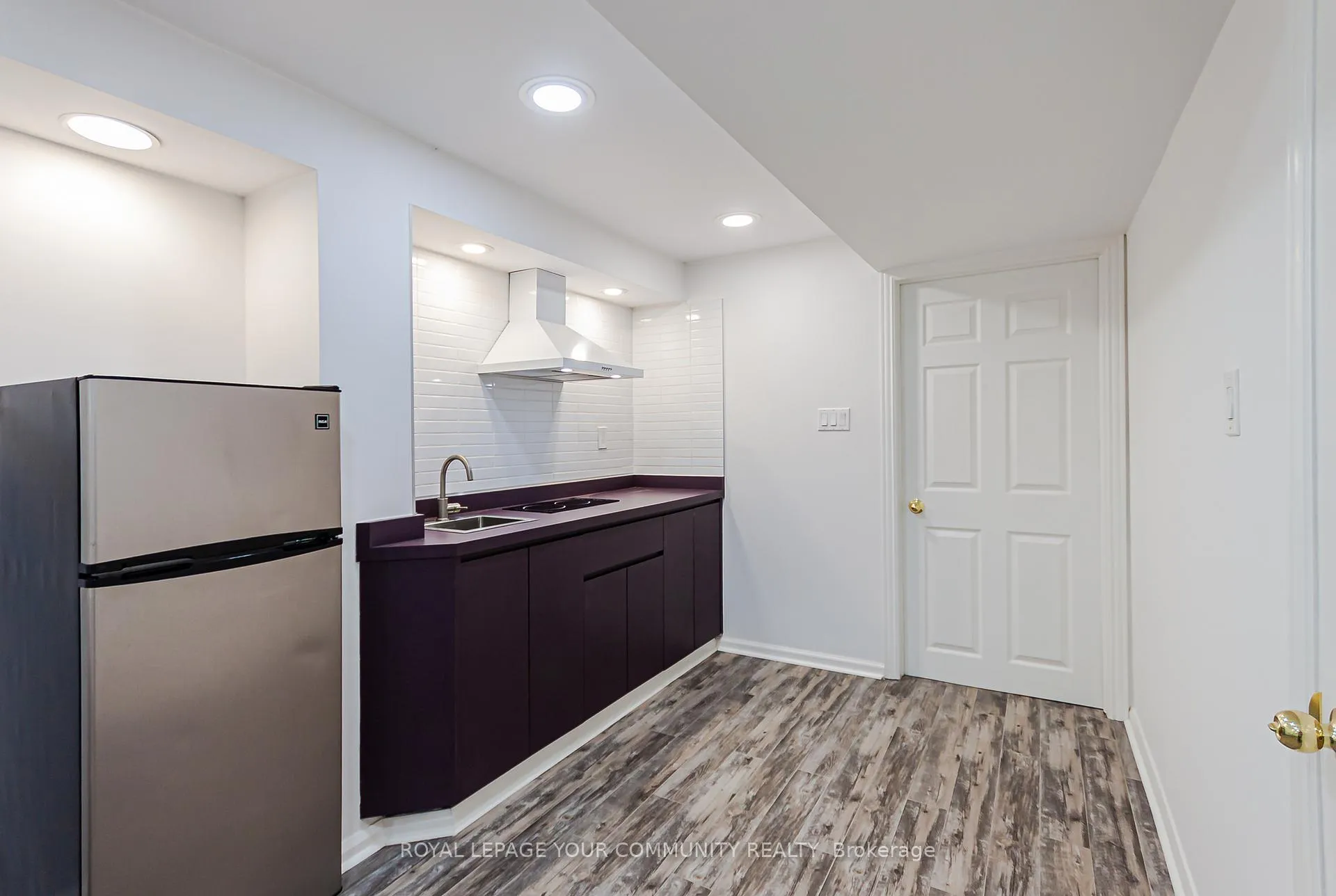 Photo 4 of 76 Brownstone Circle, Vaughan, Crestwood-Springfarm-Yorkhill — HOMEH