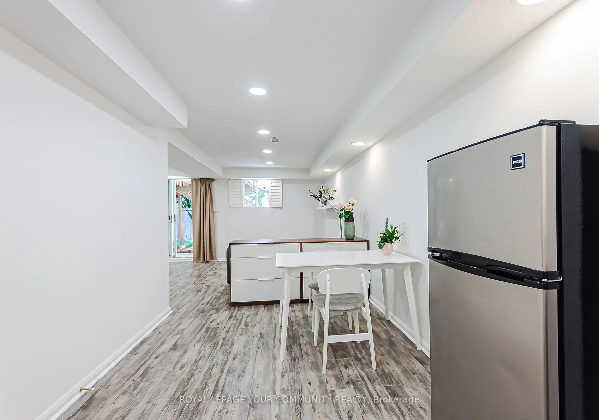 Photo 6 of 76 Brownstone Circle, Vaughan, Crestwood-Springfarm-Yorkhill — HOMEH