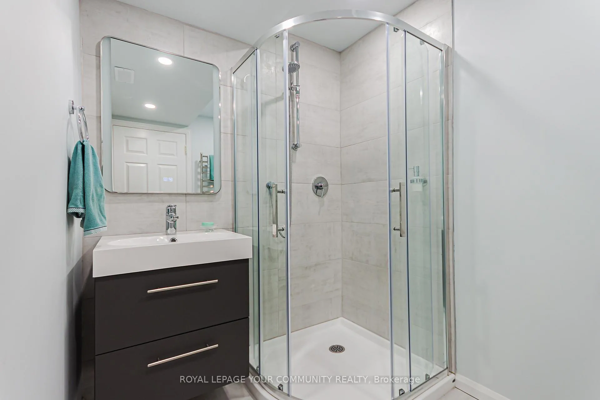Photo 10 of 76 Brownstone Circle, Vaughan, Crestwood-Springfarm-Yorkhill — HOMEH