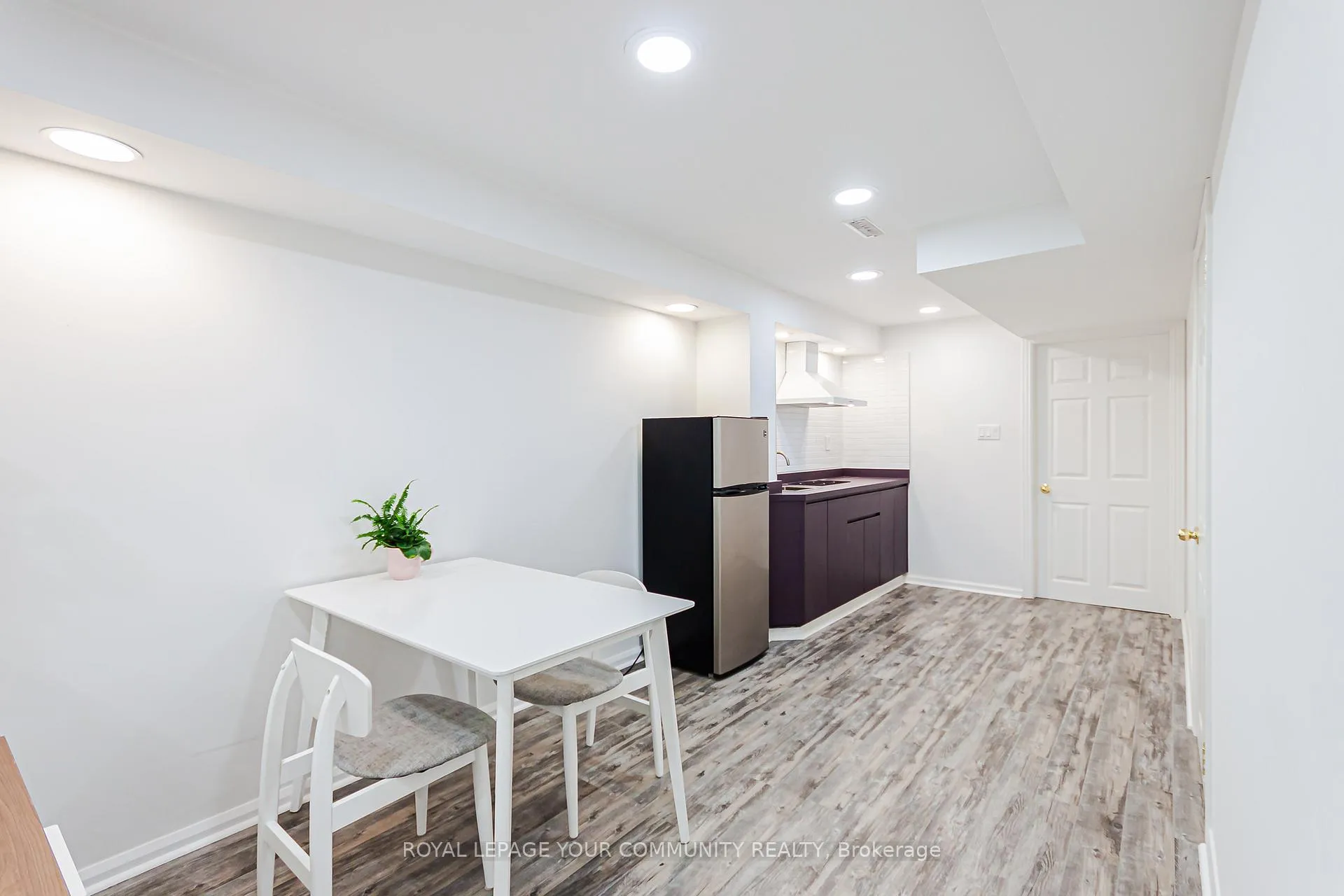 Photo 11 of 76 Brownstone Circle, Vaughan, Crestwood-Springfarm-Yorkhill — HOMEH