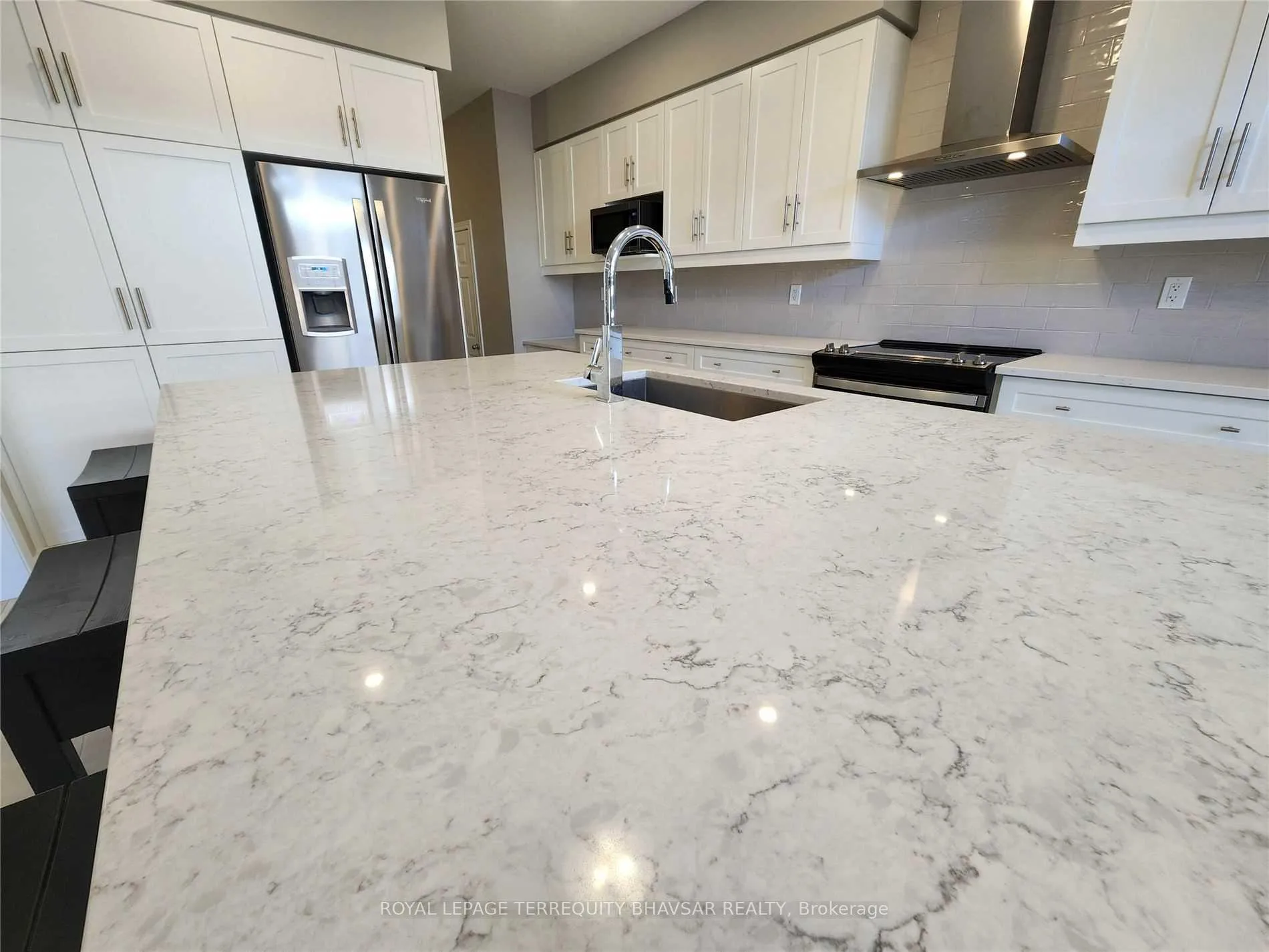 Photo 11 of 108 Tartan Avenue, Kitchener — HOMEH