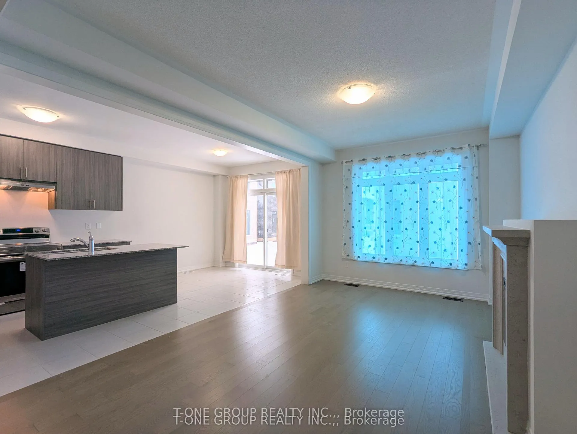 Photo 2 of 1061 Pisces Trail, Pickering, Rural Pickering — HOMEH