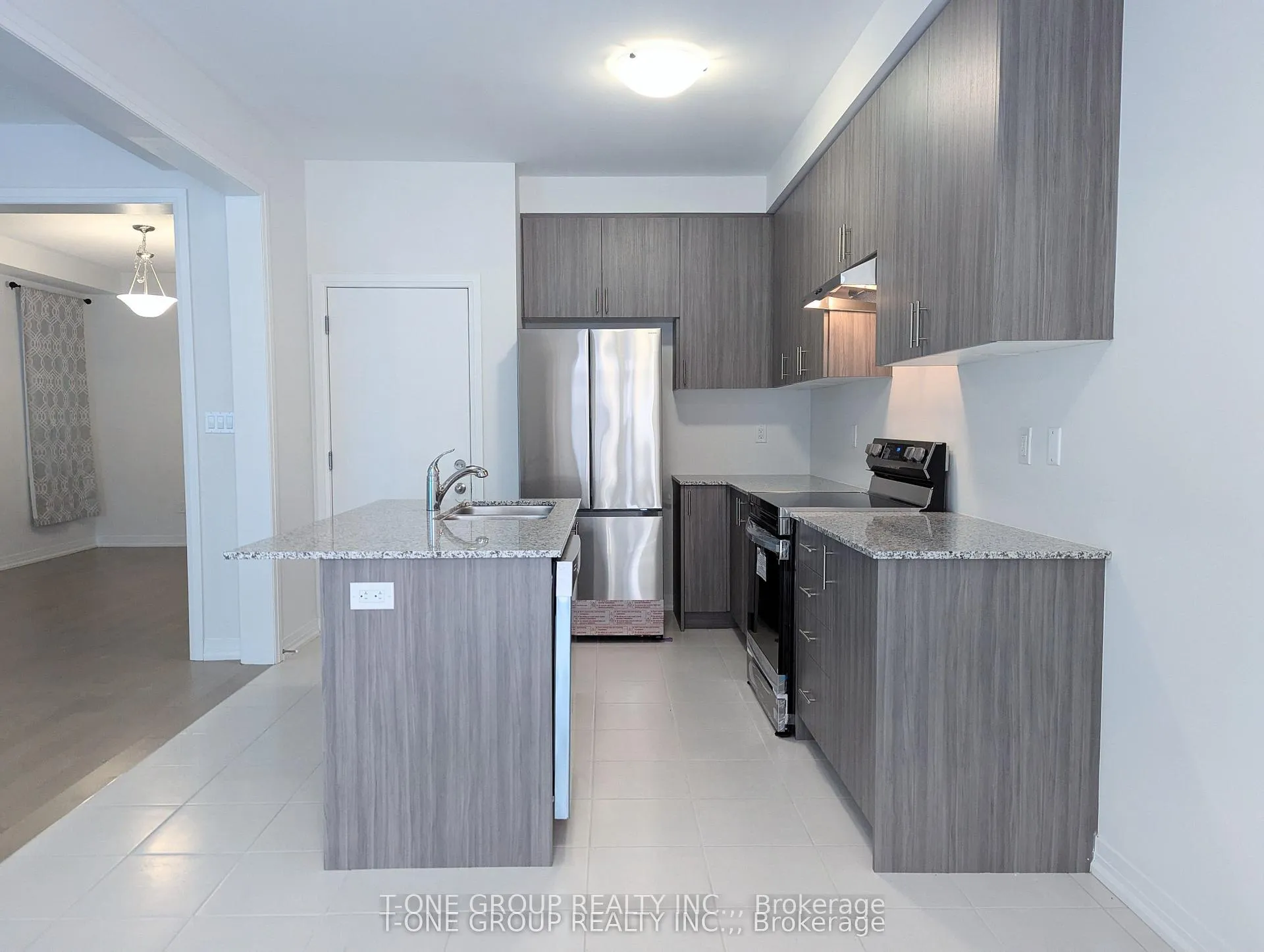 Photo 5 of 1061 Pisces Trail, Pickering, Rural Pickering — HOMEH