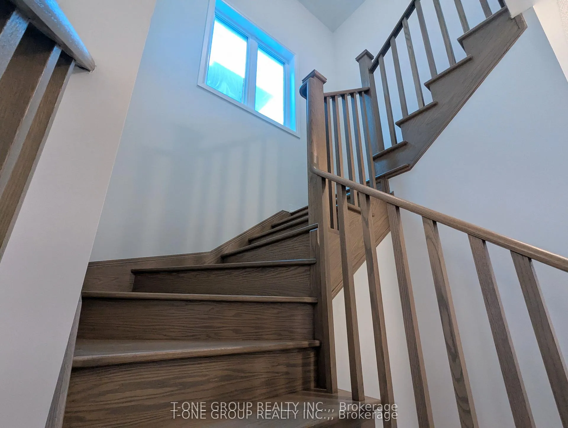 Photo 6 of 1061 Pisces Trail, Pickering, Rural Pickering — HOMEH
